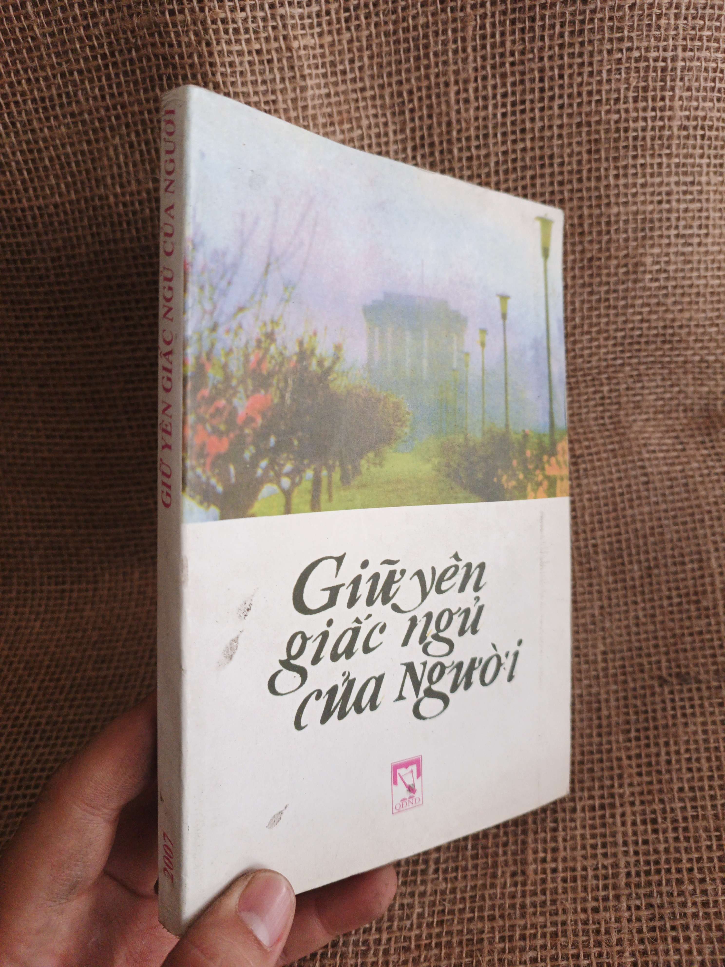 Giữ yên giấc ngủ của người 2007 mới 80% (Sách văn học) HCM060526 (NSX)