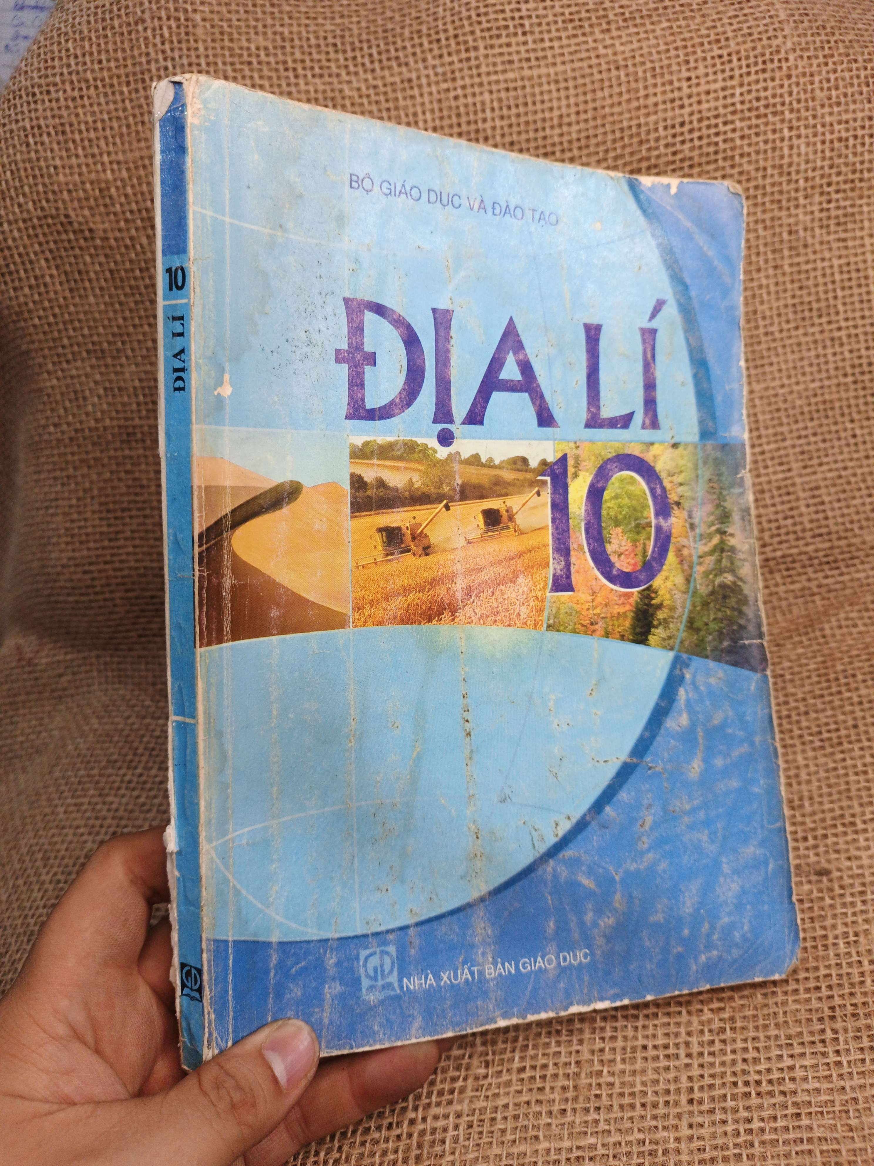 Địa lí 10 2006 mới 80% (Sách giáo khoa - giáo trình) HCM060526