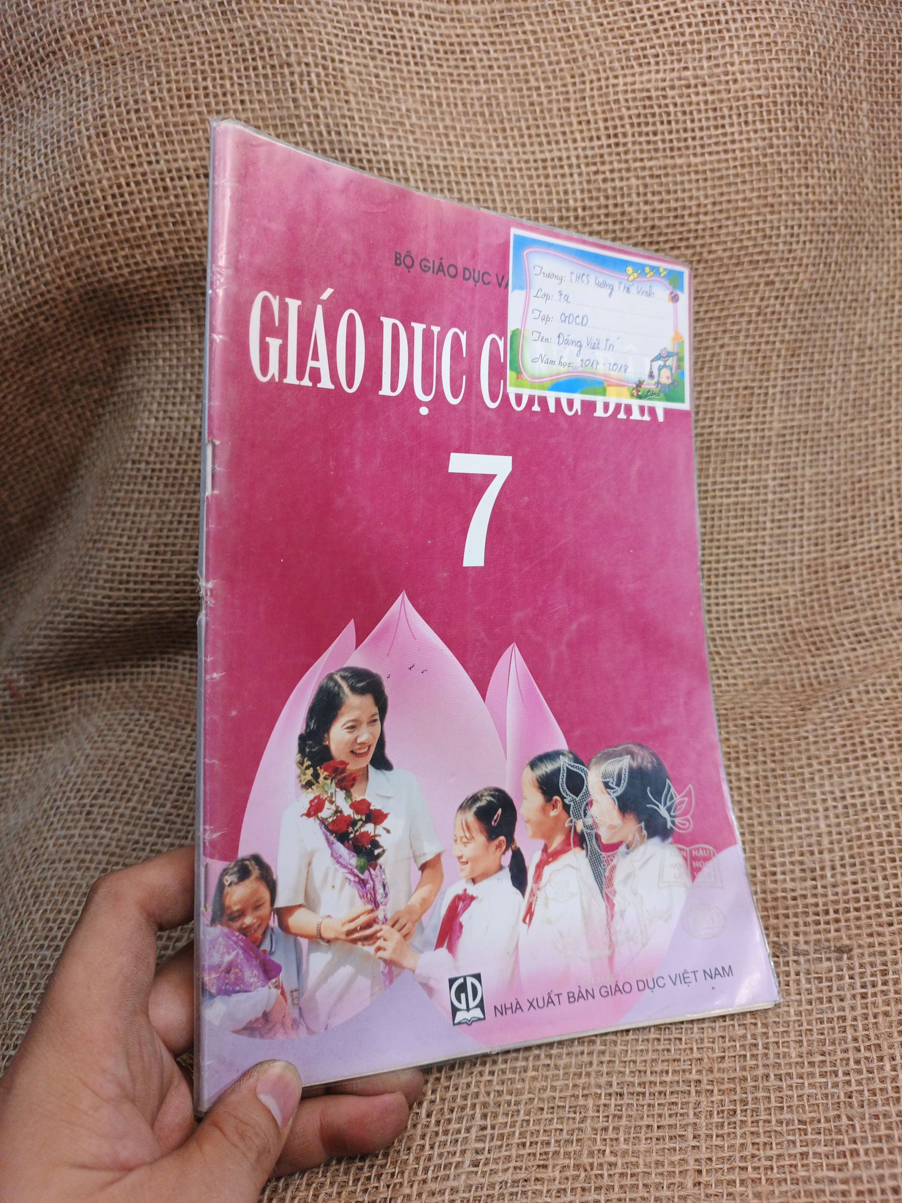 Giáo dục công dân 7 2017 mới 80% (Sách giáo khoa - giáo trình) HCM060526