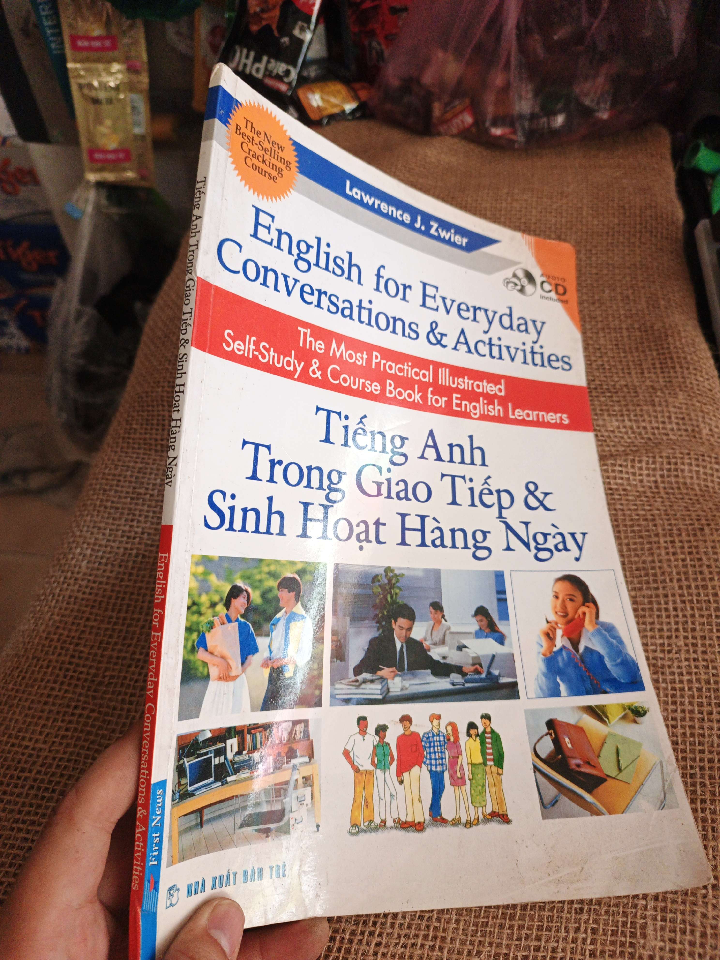 Tiếng Anh trong giao tiếp & sinh hoạt hàng ngày 2010 mới 80% ố ẫm (Sách tự học tiếng Anh) HLSC060526