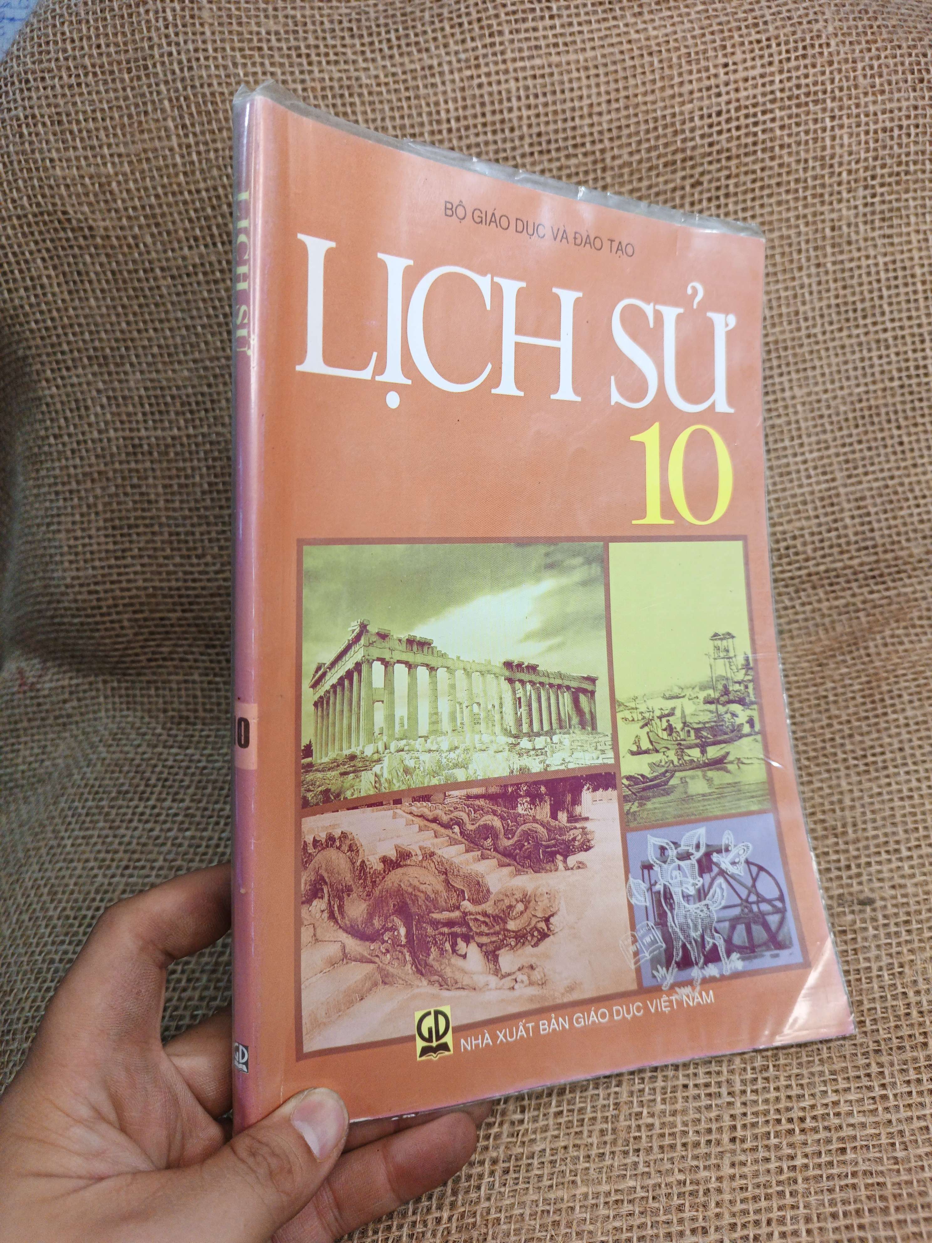 Lịch sử 10 2020 mới 80% (Sách giáo khoa - giáo trình) HCM060526