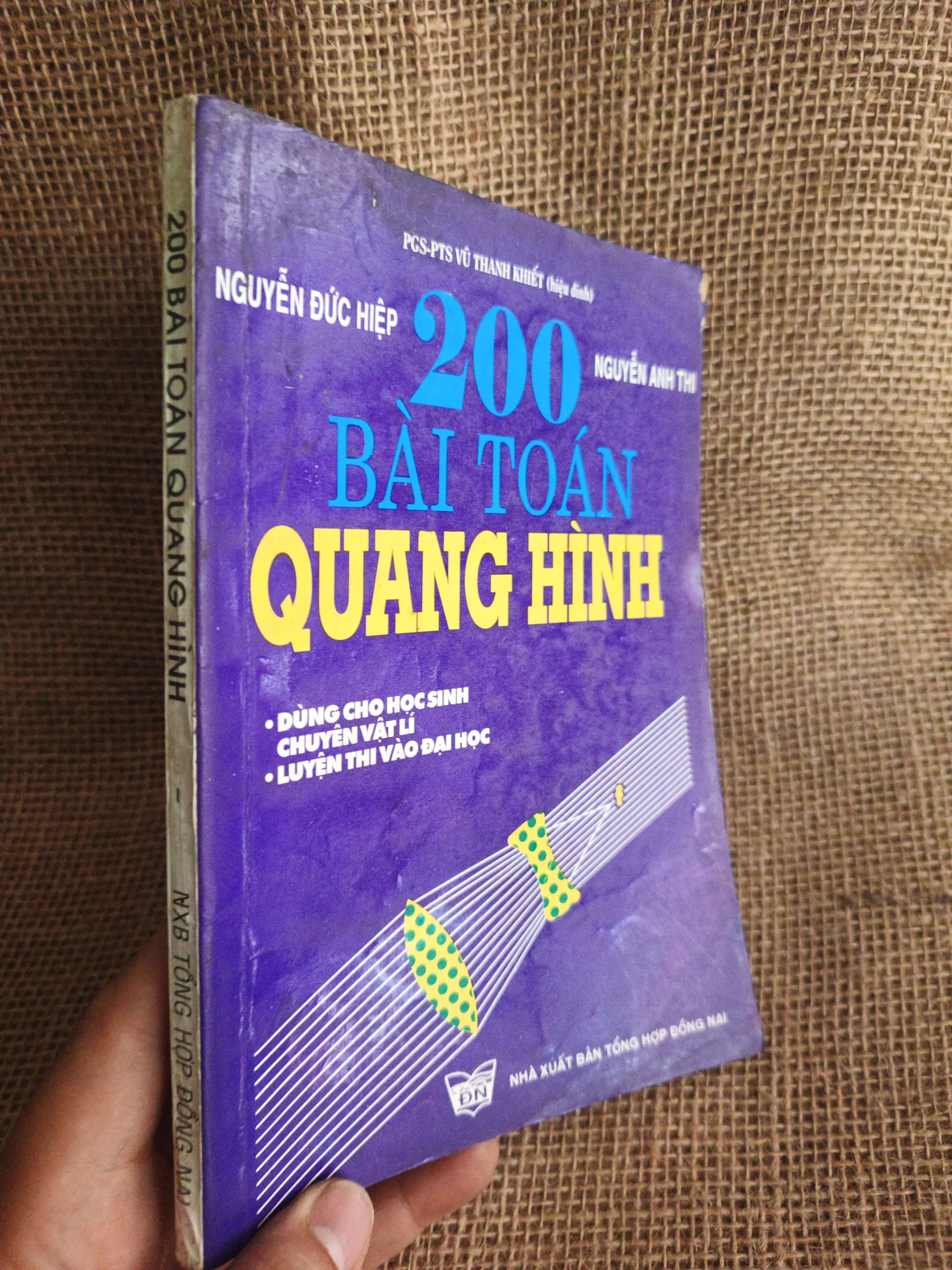 200 bài toán Quang hình 2001 mới 80% (Sách giáo khoa - giáo trình) HCM060526 (NSX)