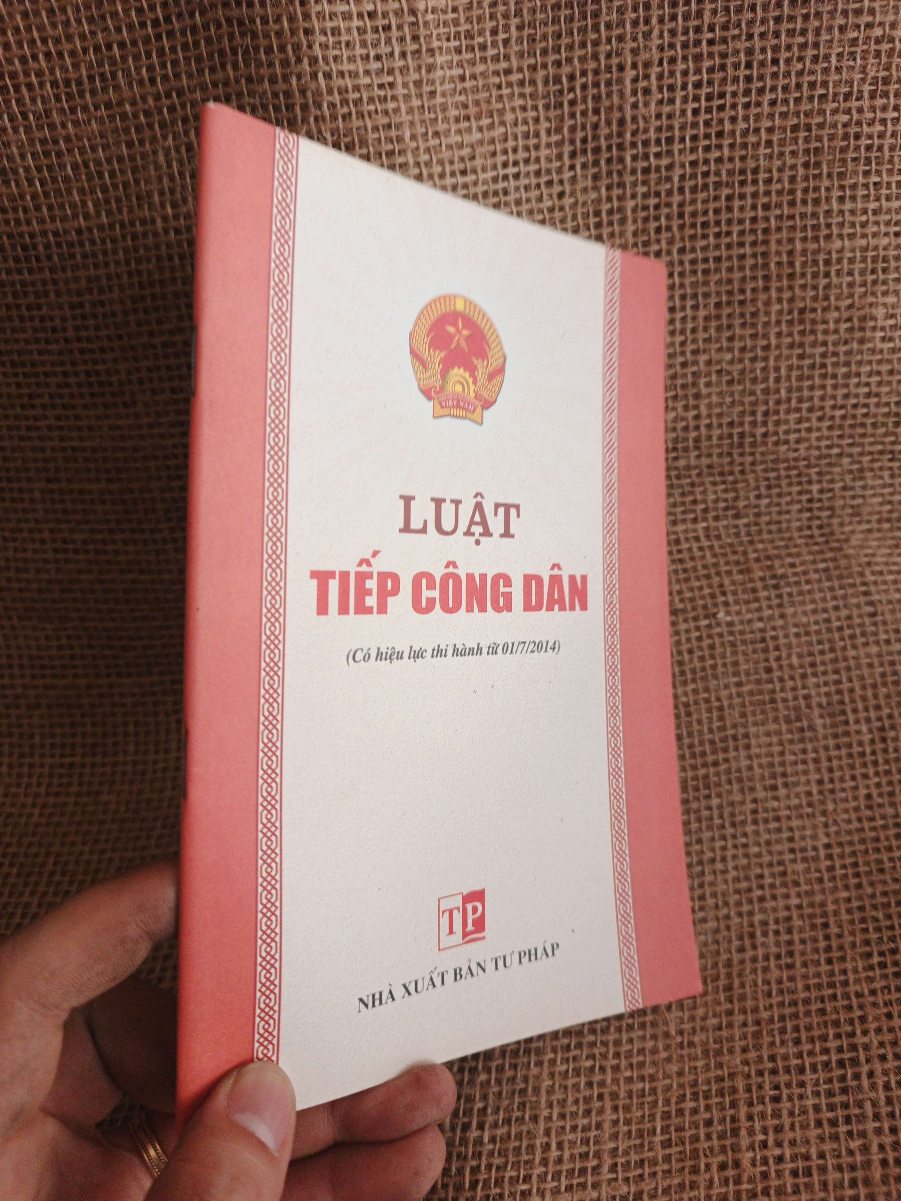Luật tiếp công dân 2014 mới 90% (Sách chính trị - pháp lý) HCM060526 (NSX)