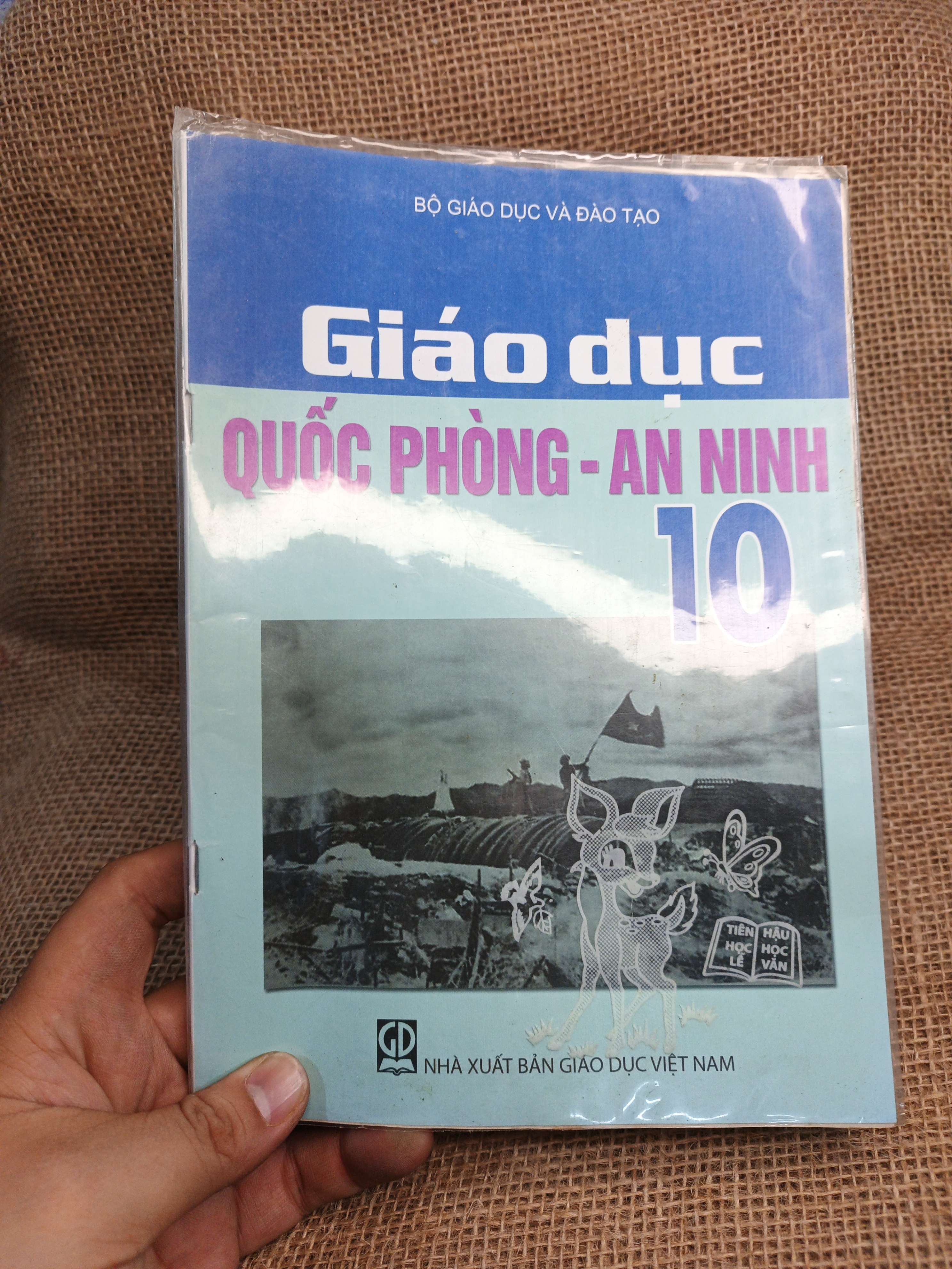 Giáo dục Quốc Phòng- An ninh 10 2020 mới 80% (Sách giáo khoa - giáo trình) HCM060526