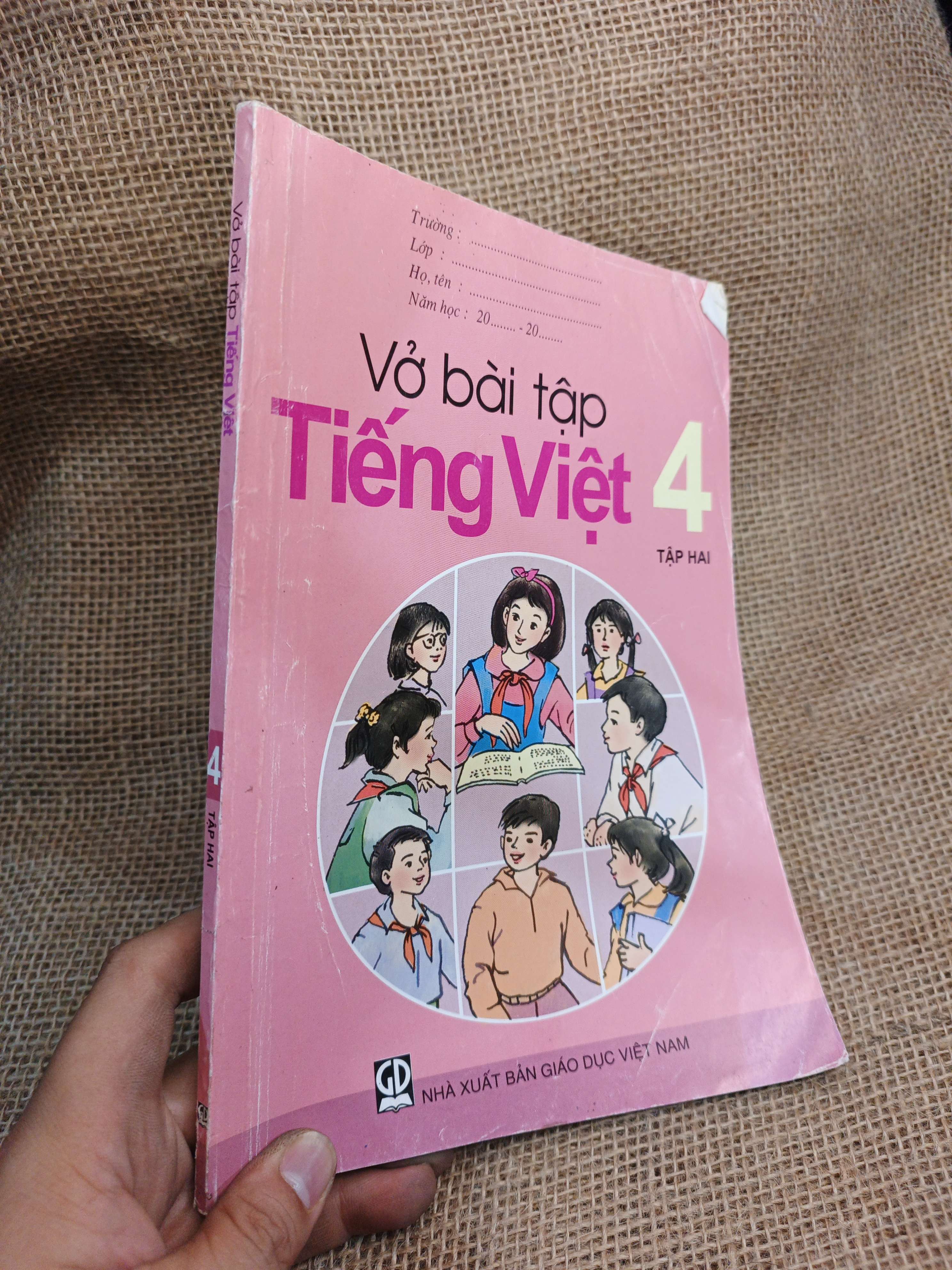 Vở bài tập Tiếng việt 4 tập hai 2014 mới 80% (Sách giáo khoa - giáo trình) HCM060526