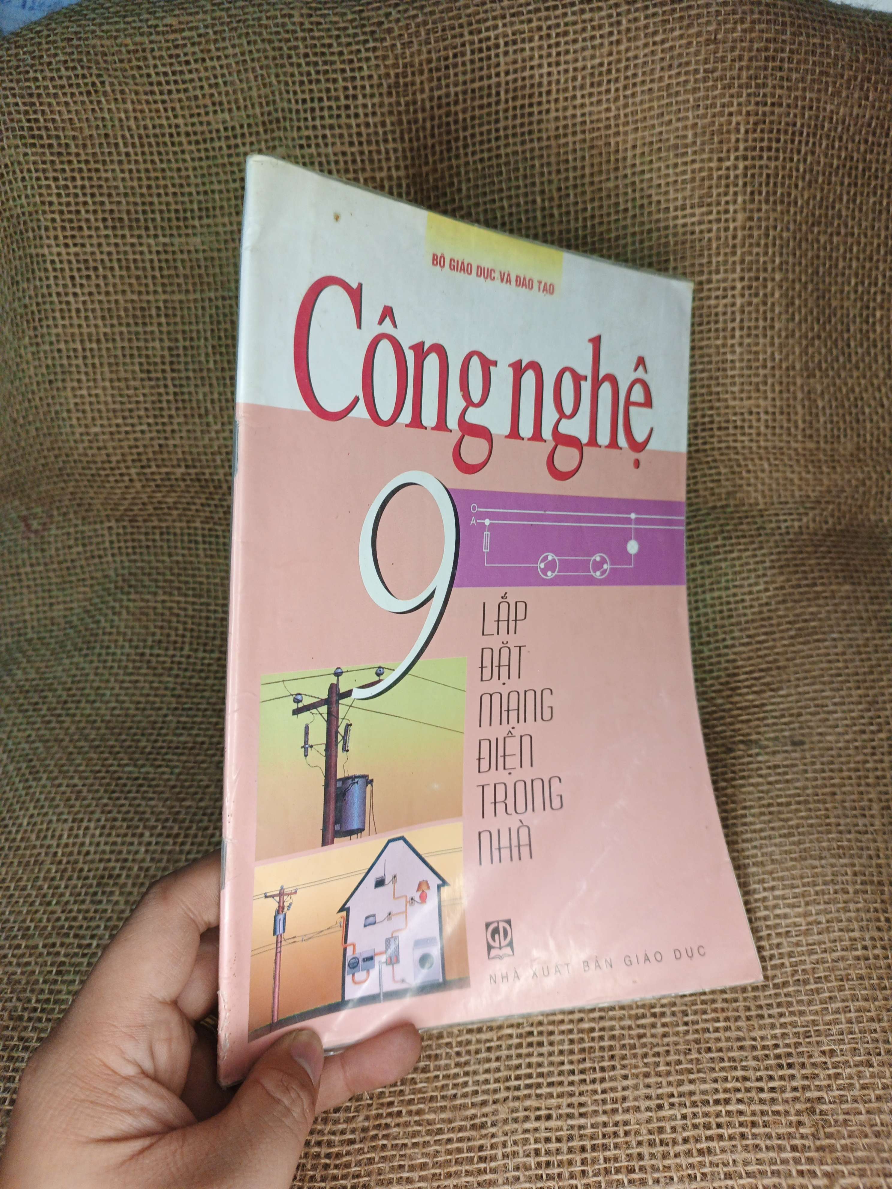 Công nghệ 9: Lắp đặt mạng điện trong nhà 2005 mới 90% (Sách giáo khoa - giáo trình) HCM060526