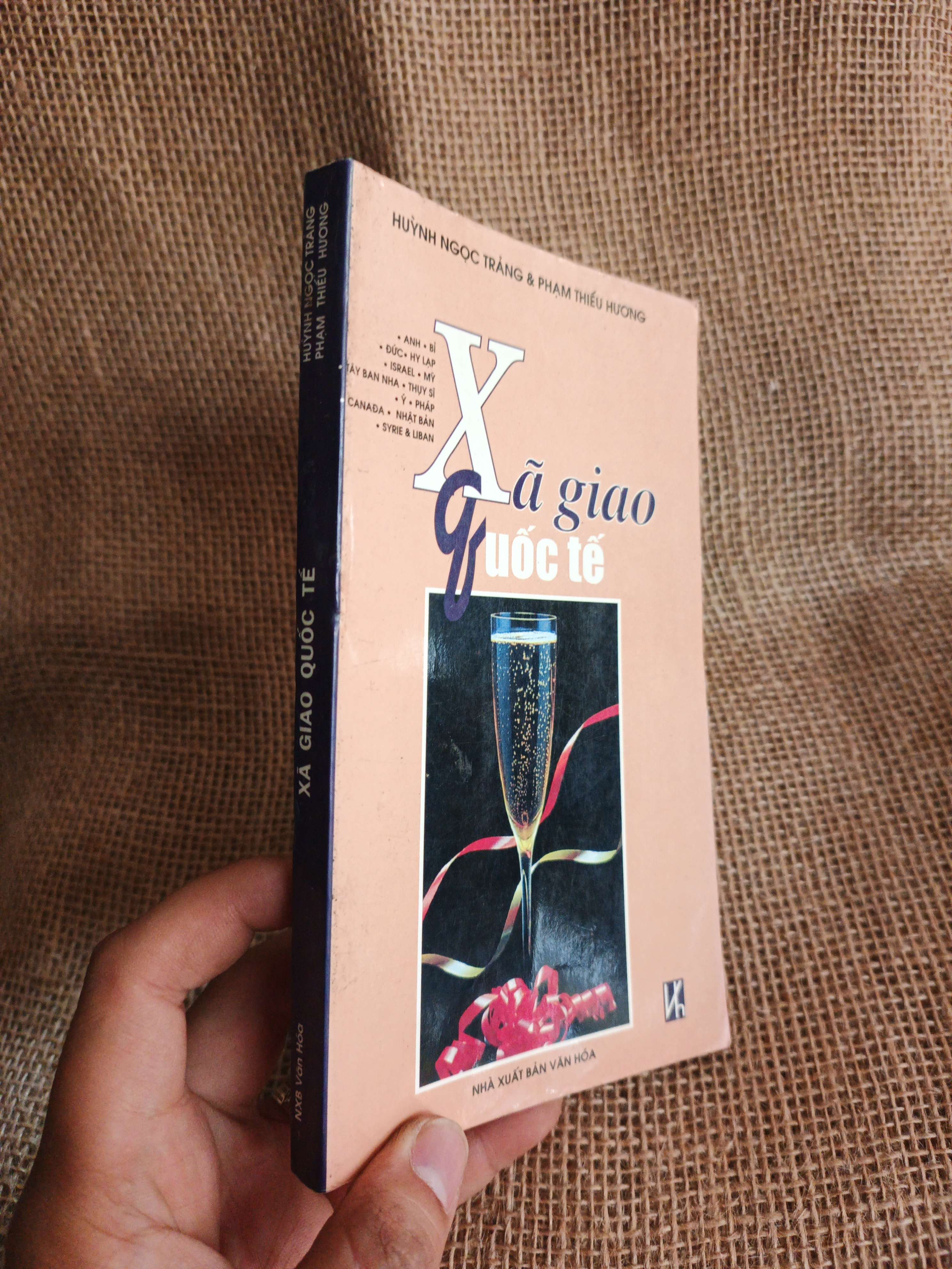 Xã giao quốc tế - Huỳnh Ngọc Trảng 1997 mới 80% (Kỹ năng sống) HCM060526 (NSX)