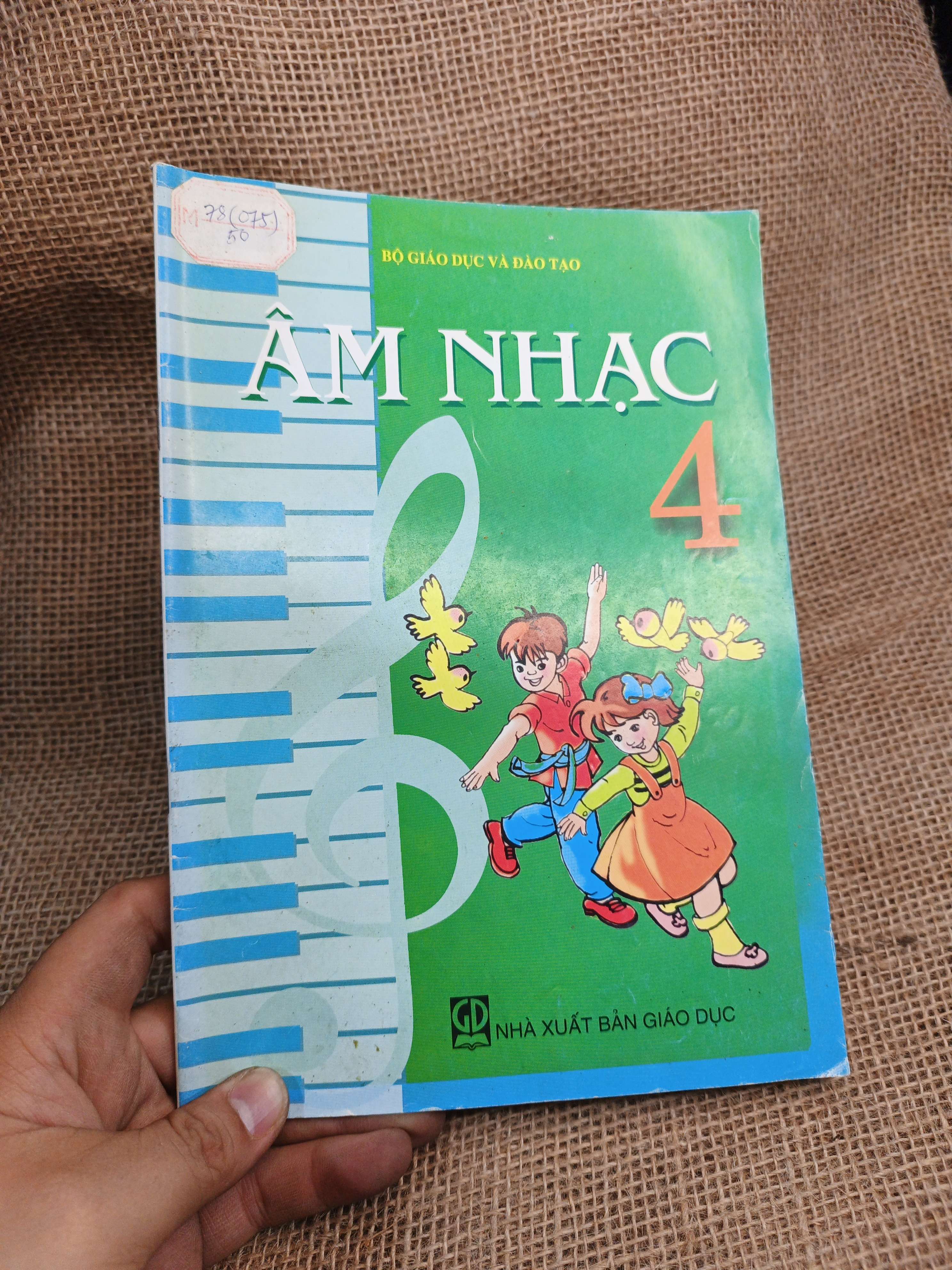 Âm nhạc 4 2005 mới 80% (Sách giáo khoa - giáo trình) HCM060526