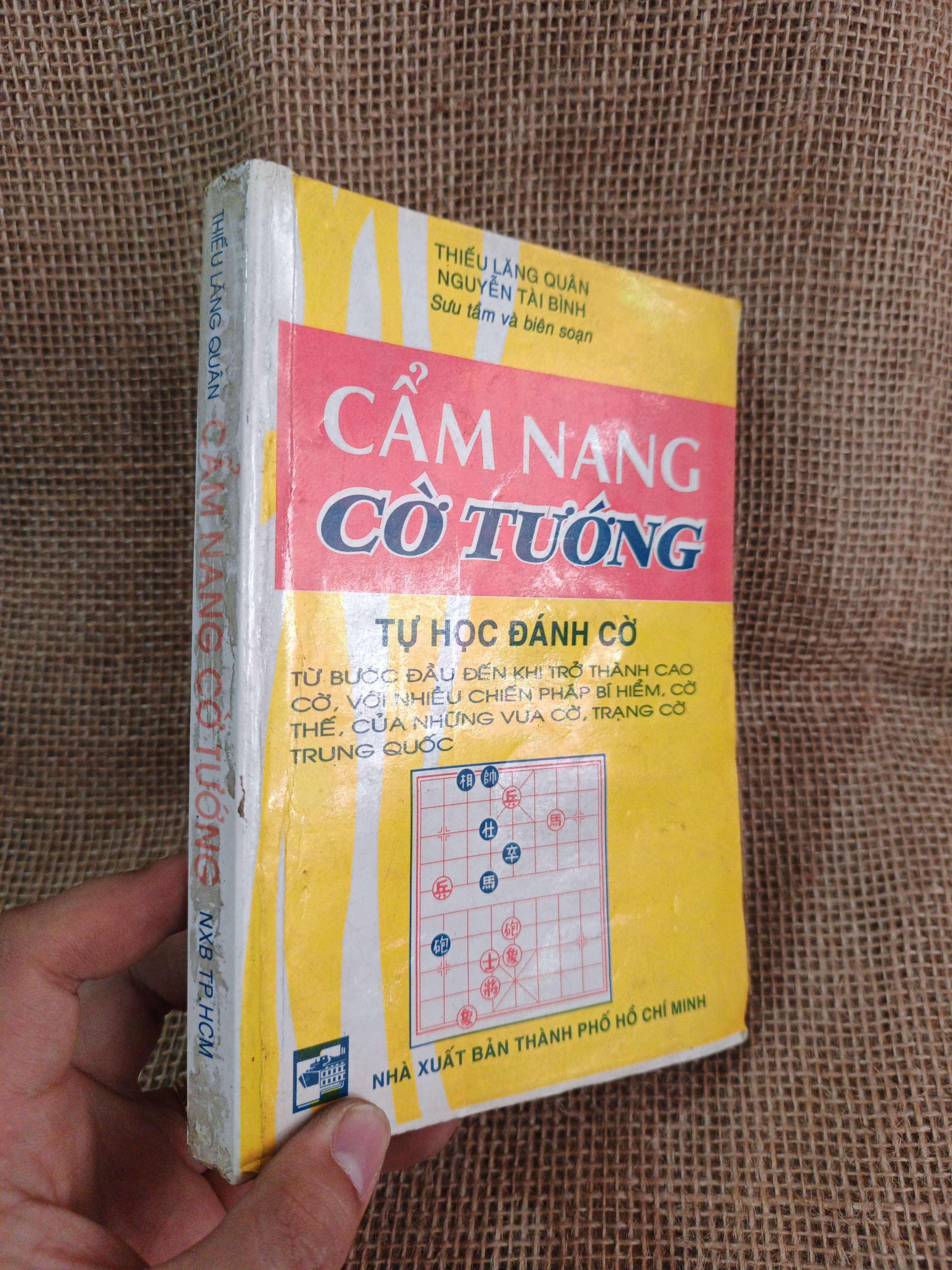 Cẩm nang cờ tướng 1999 mới 80% ố ẫm (Sách kiến thức tổng hợp) HCM060526 (NSX)