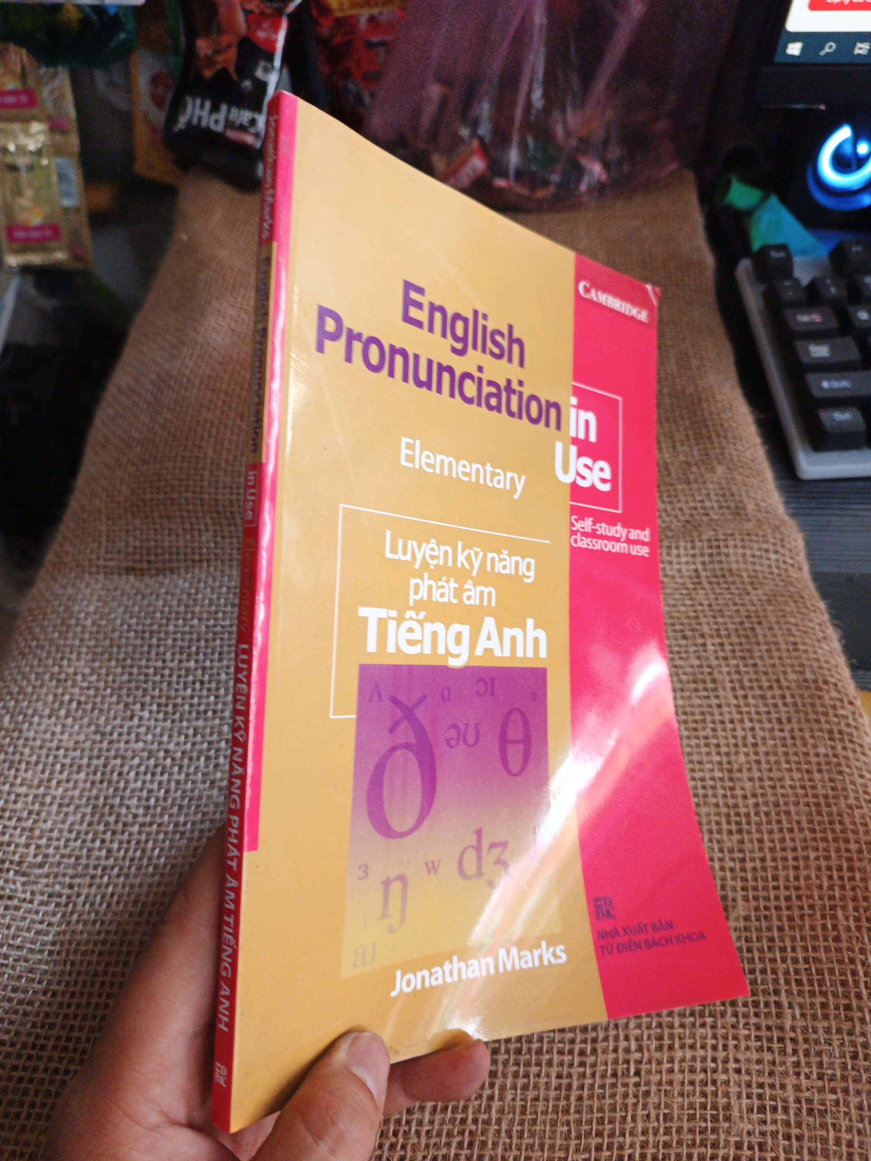 Luyện kỹ năng phát âm tiếng Anh - Jonathan Marks 2011 mới 90% có kèm CD (Sách tự học tiếng Anh) HLSC060526 (NSX)