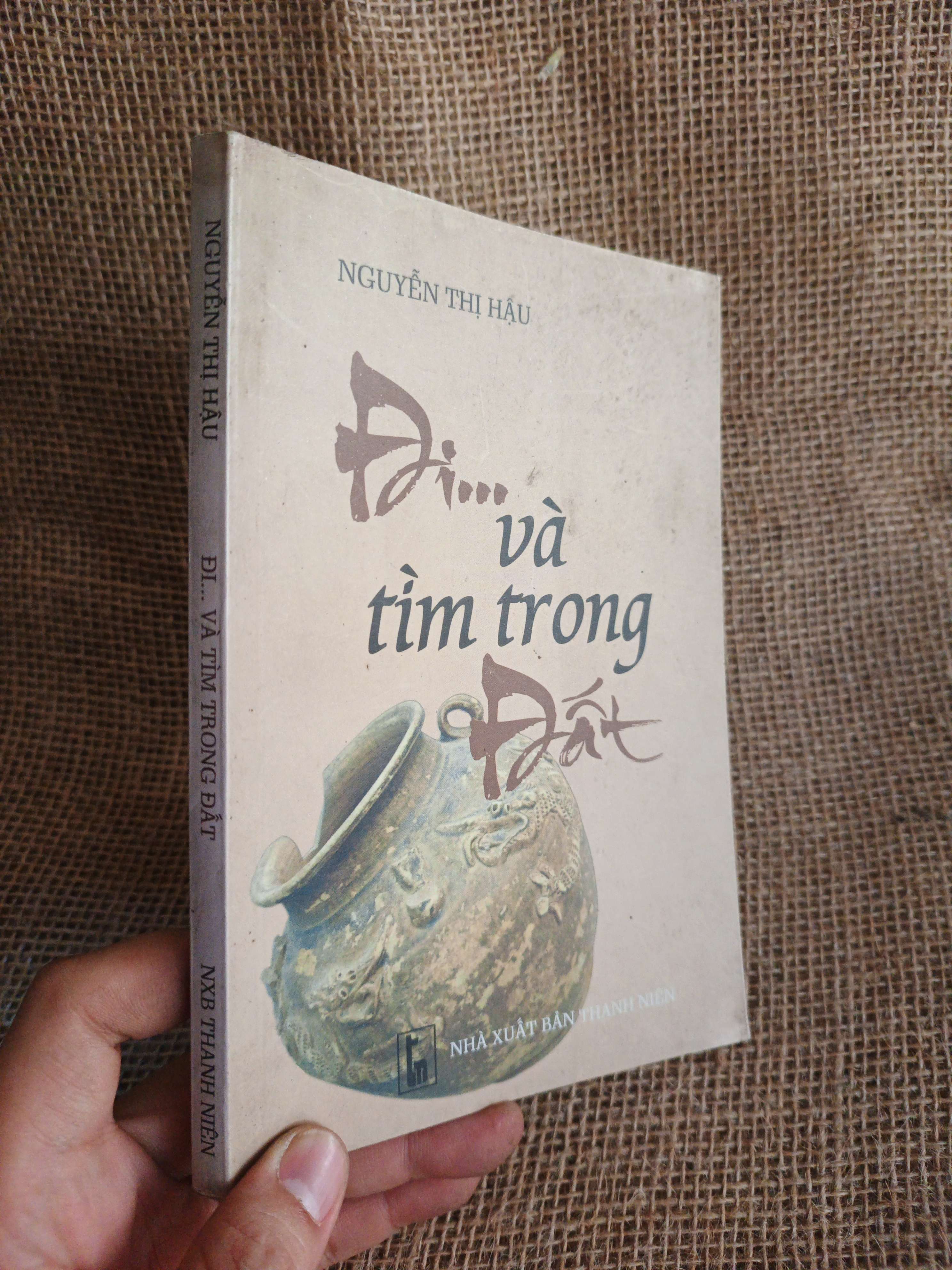 Đi... và tìm trong đất - Lê Thị Hậu 2007 mới 80% ố (Văn học Việt Nam) HCM060526