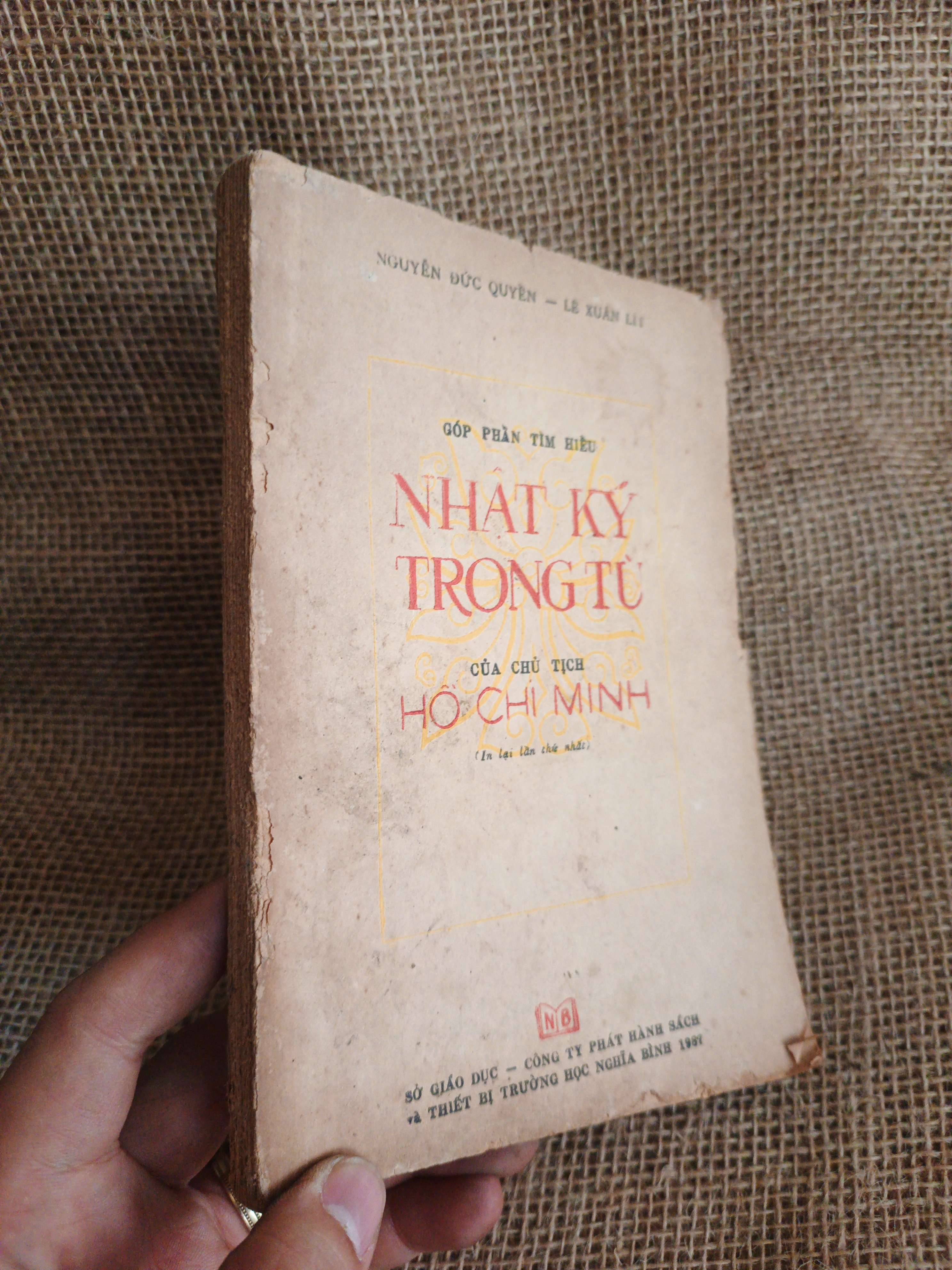 Góp phần tìm hiểu Nhật ký trong tù của Chủ tịch Hồ Chí Minh - Nguyễn Đức Quyền 1987 mới 80% ố (Sách văn học) HLSC060526 (NSX)