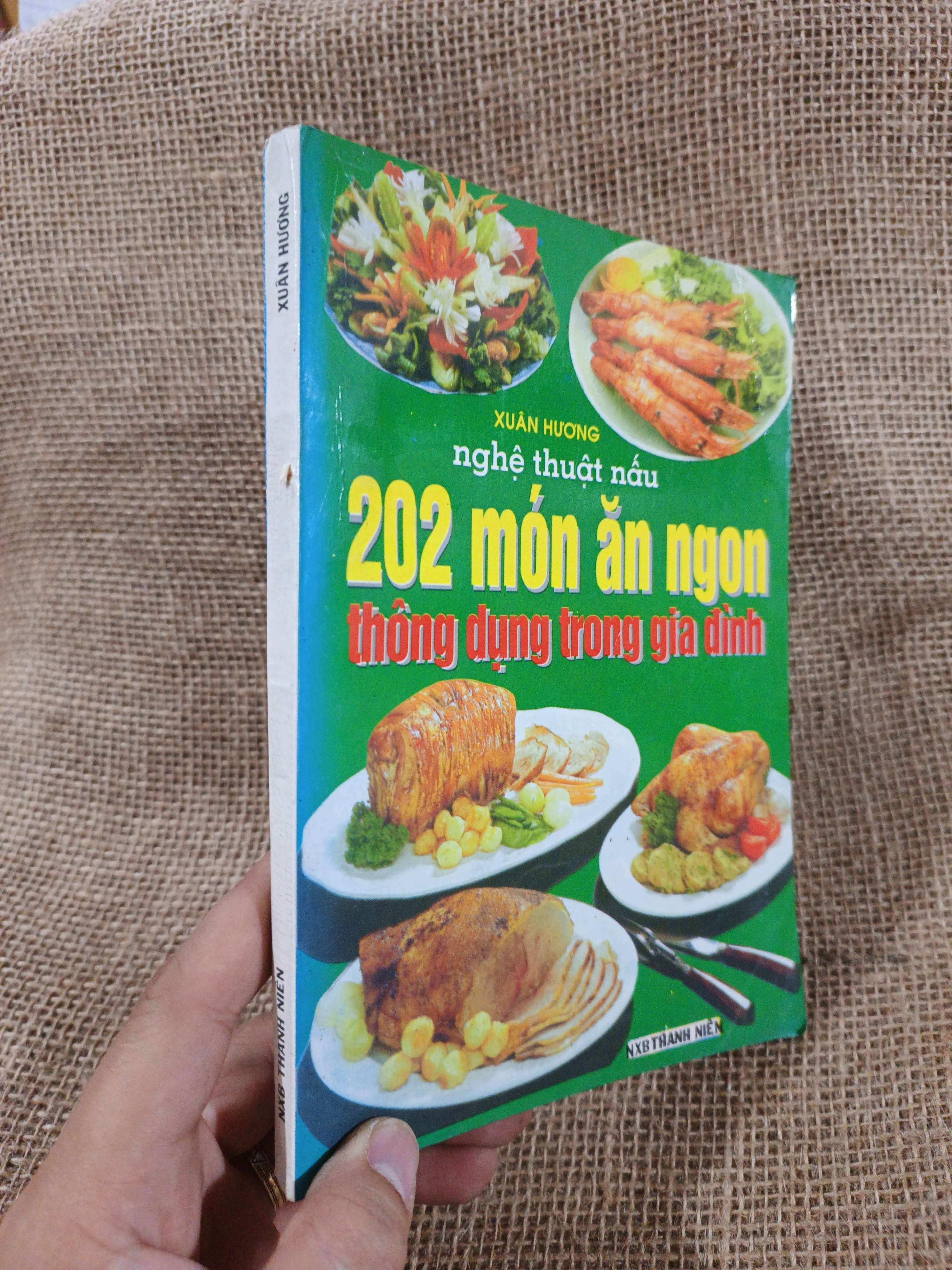 Nghệ thuật nấu 202 món ăn ngon thông dụng trong gia đình - Xuân Hương 2000 mới 80% (Sách kiến thức tổng hợp) HCM060526
