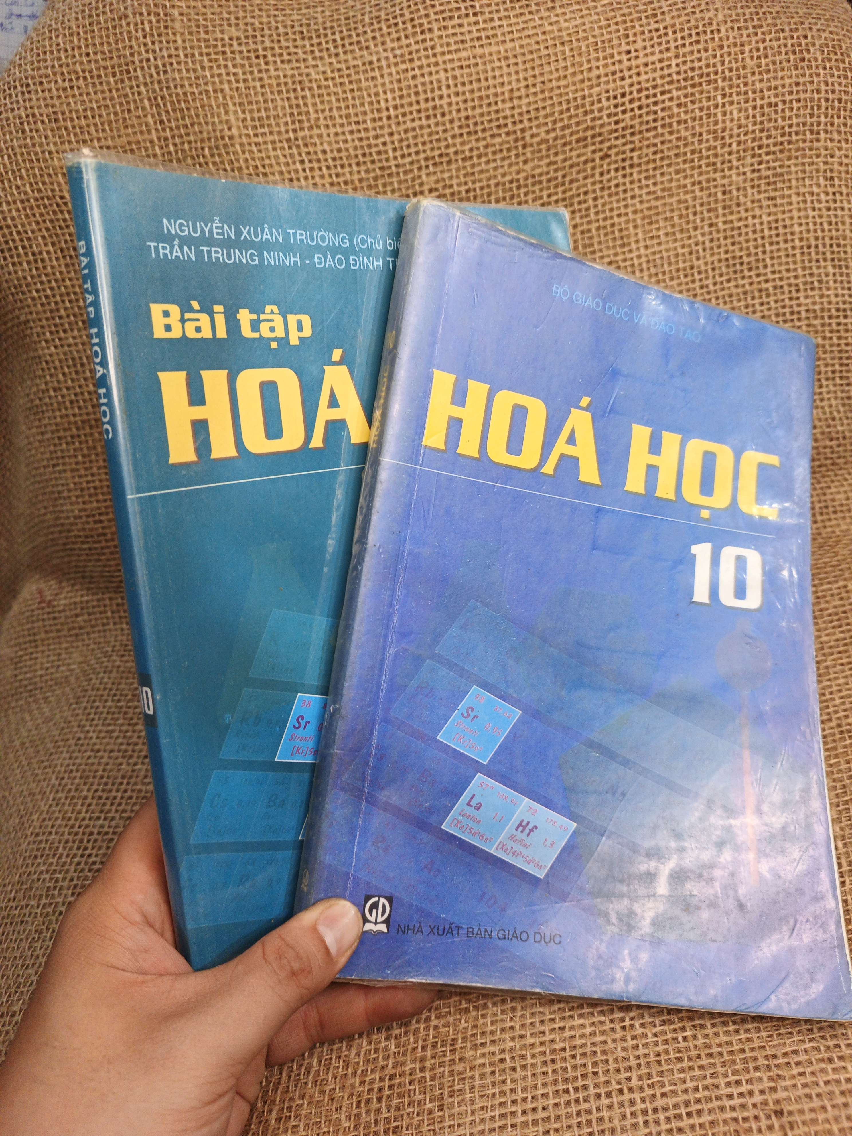 Combo Hoá học và Bài tập Hoá học 10 2006 mới 80% (Sách giáo khoa - giáo trình) HCM060526