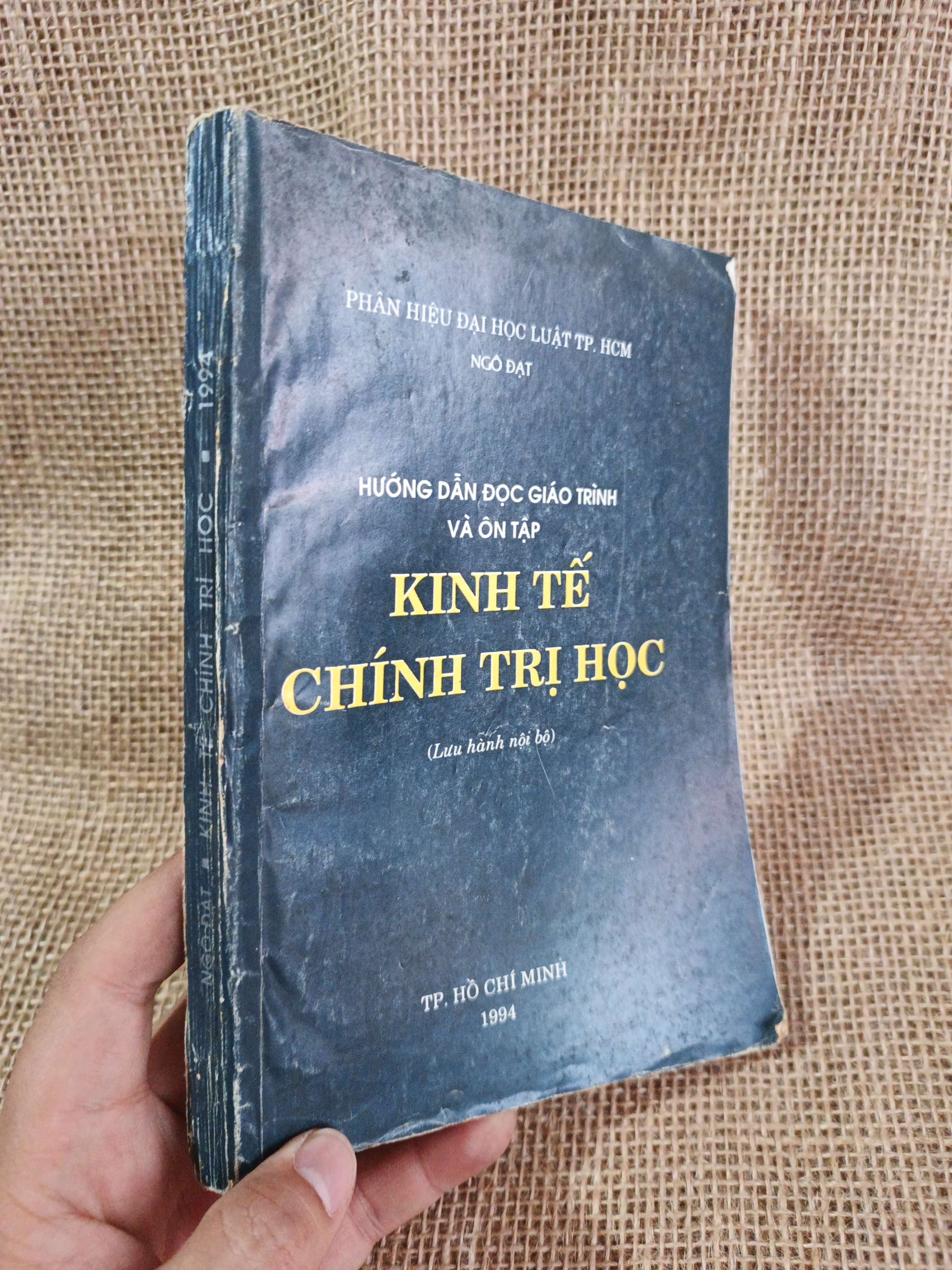 Kinh tế chính trị học 1994 mới 80% (Sách kinh tế - tài chính - chứng khoán) HCM060526 (NSX)