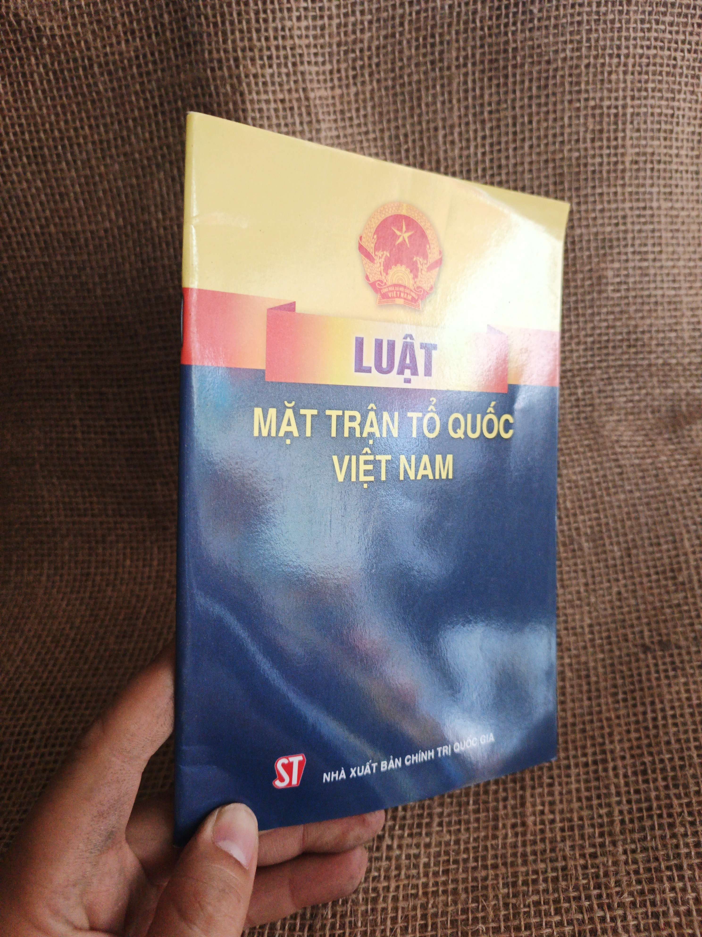 Luật mặt trận tổ quốc Việt Nam 2015 mới 90% (Sách chính trị - pháp lý) HCM060526 (NSX)