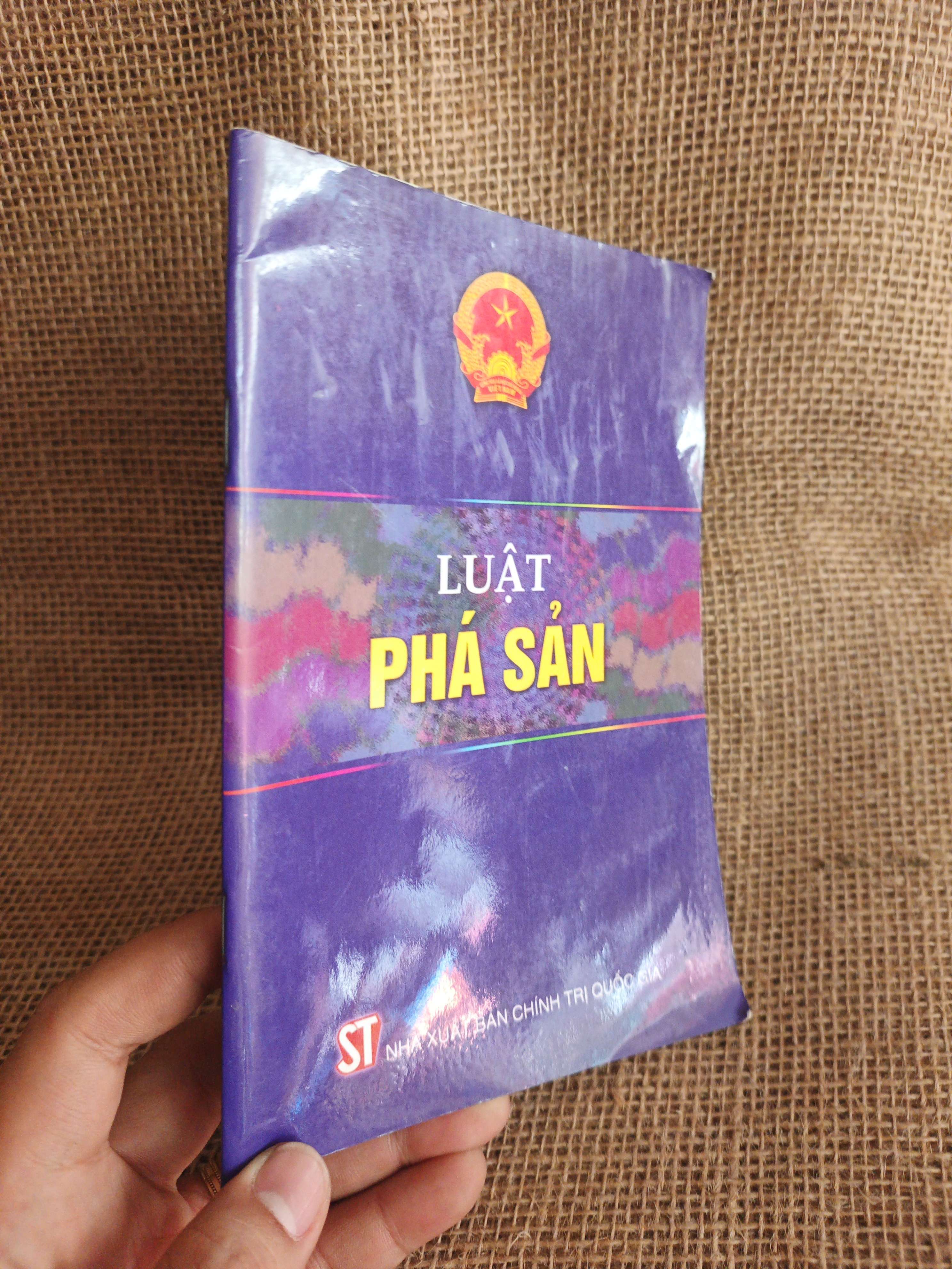 Luật phá sản 2013 mới 90% (Sách chính trị - pháp lý) HCM060526 (NSX)