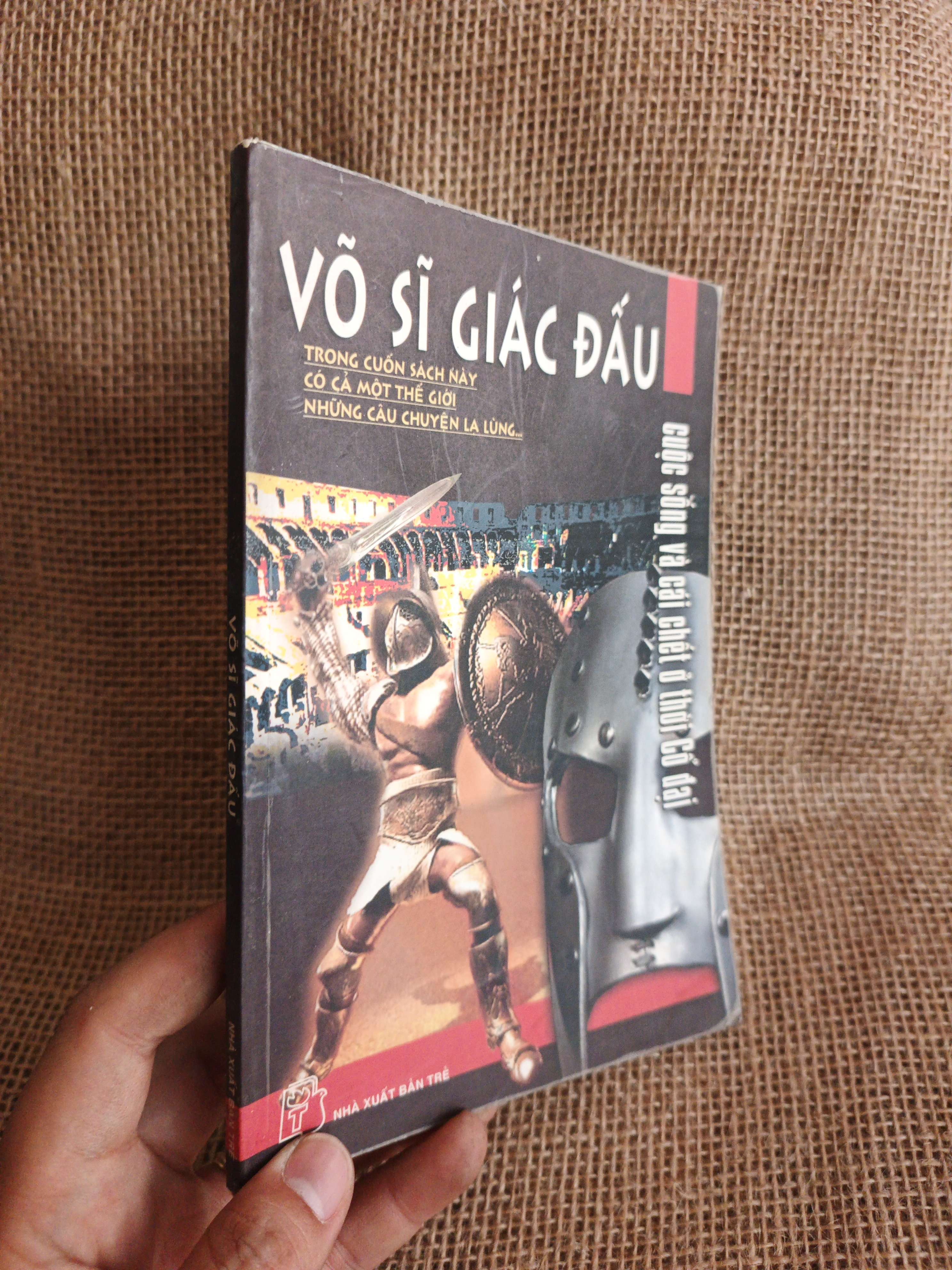 Võ sĩ giác đấu 2005 mới 80% ố (Sách văn học) HCM060526 (NSX)