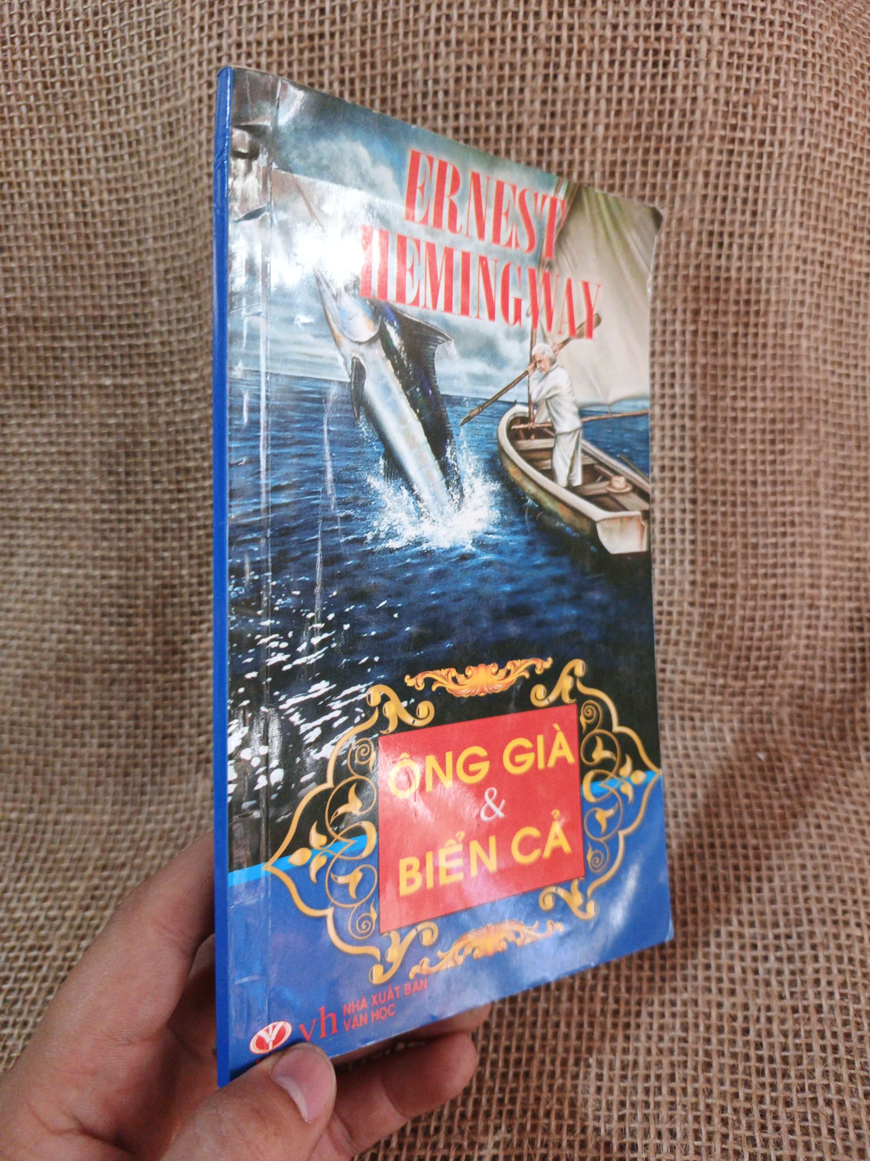 Ông già và biển cá - Ernest Hemingway 2011 mới 80% (Sách văn học) HCM060526