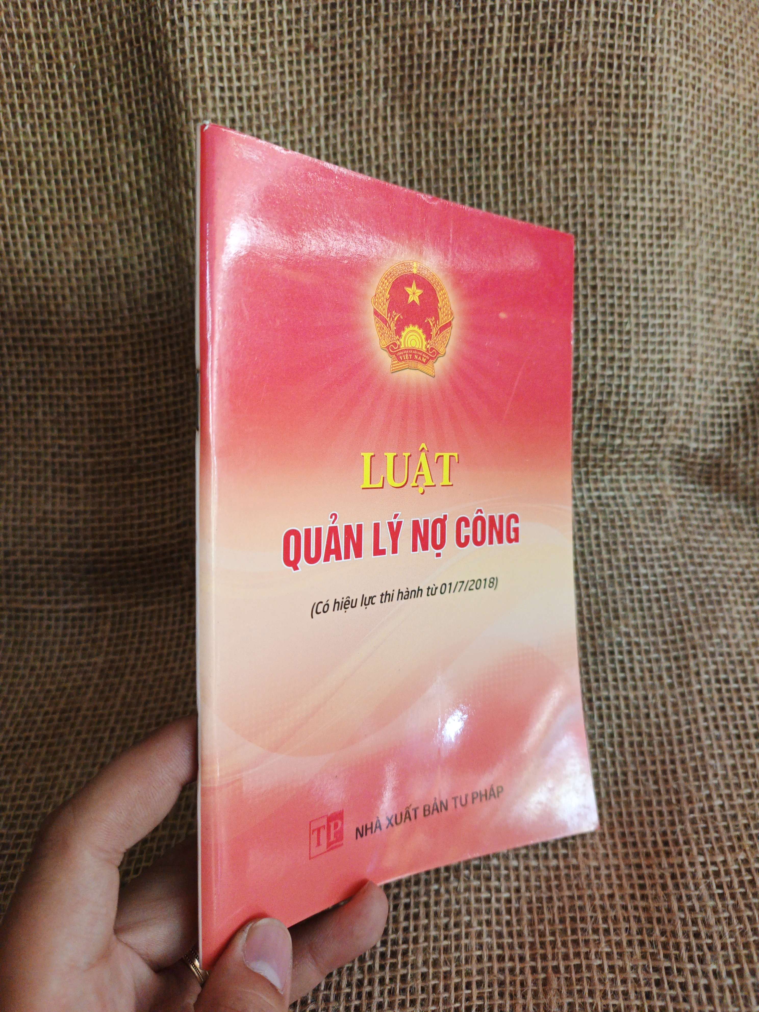 Luật quản lý nợ công 2018 mới 90% (Sách chính trị - pháp lý) HCM060526 (NSX)