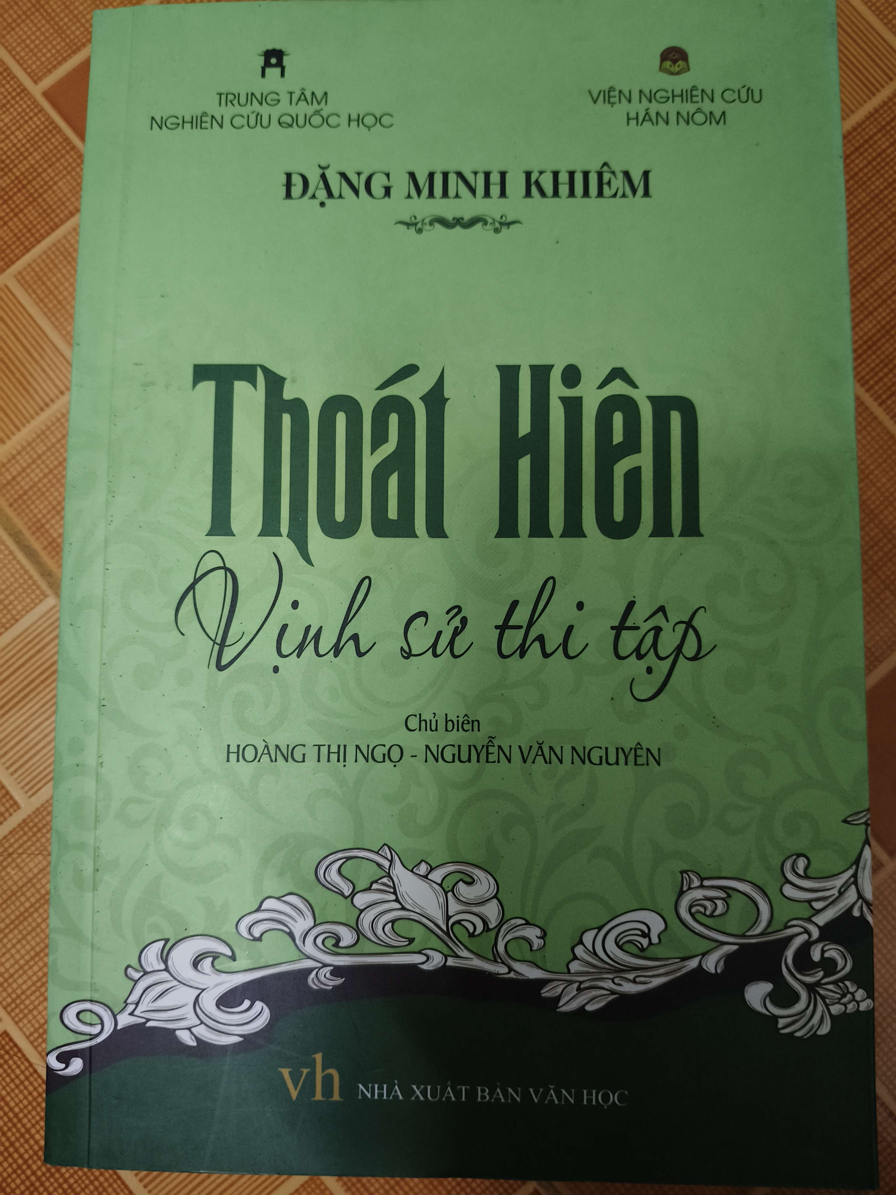 Thoát hiên vịnh sử thi tập - 2016 - 342 trang (Sách văn học) ANTQ060526