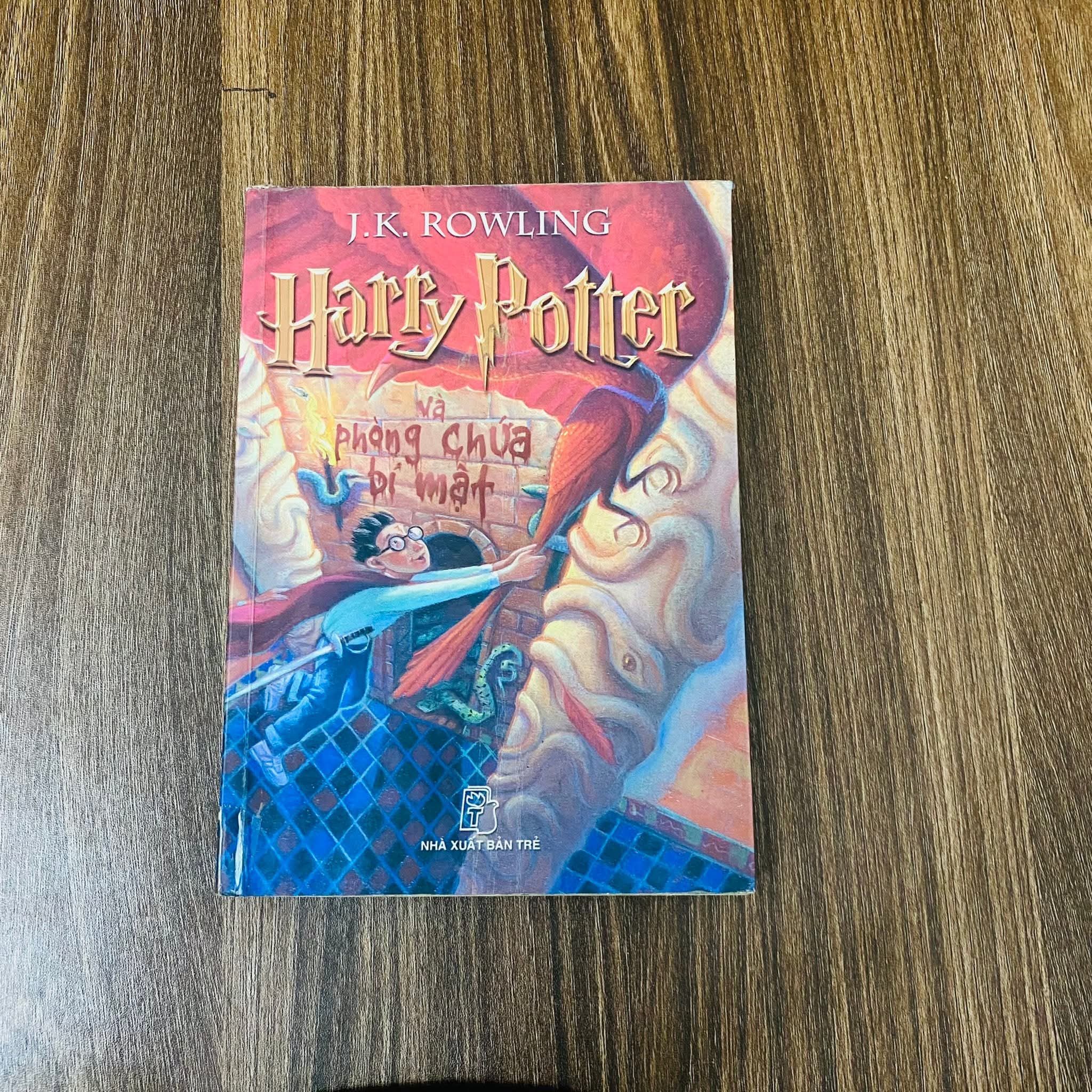 Harry Potter và phòng chứa bí mật Nxb 2006 (Văn học nước ngoài) NBHT060526