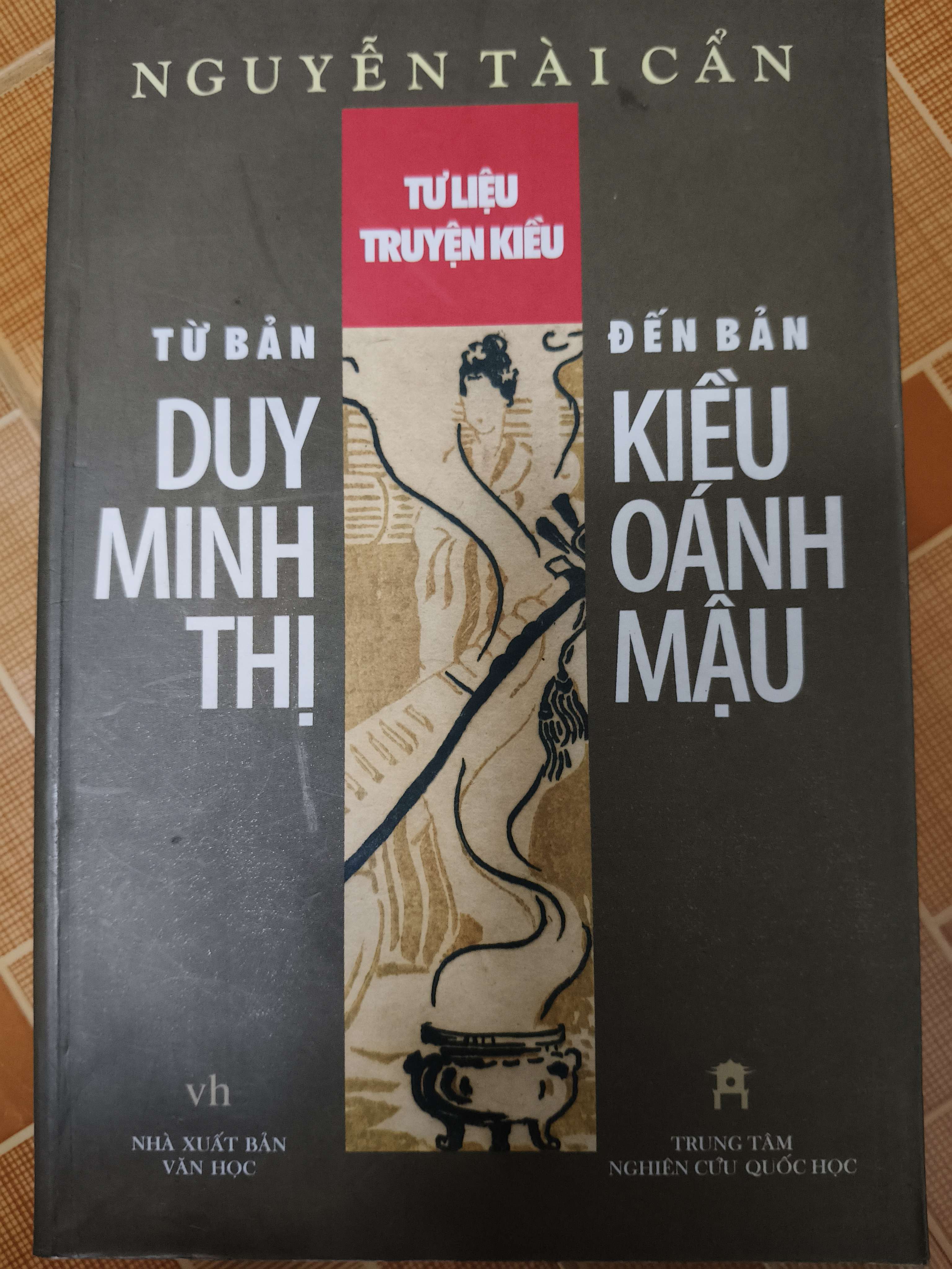 Tư liệu Truyện Kiều từ bản Duy minh thị đến bản Kiều Oánh Mậu - 2004 - 643 trang (Sách văn học) ANTQ060526