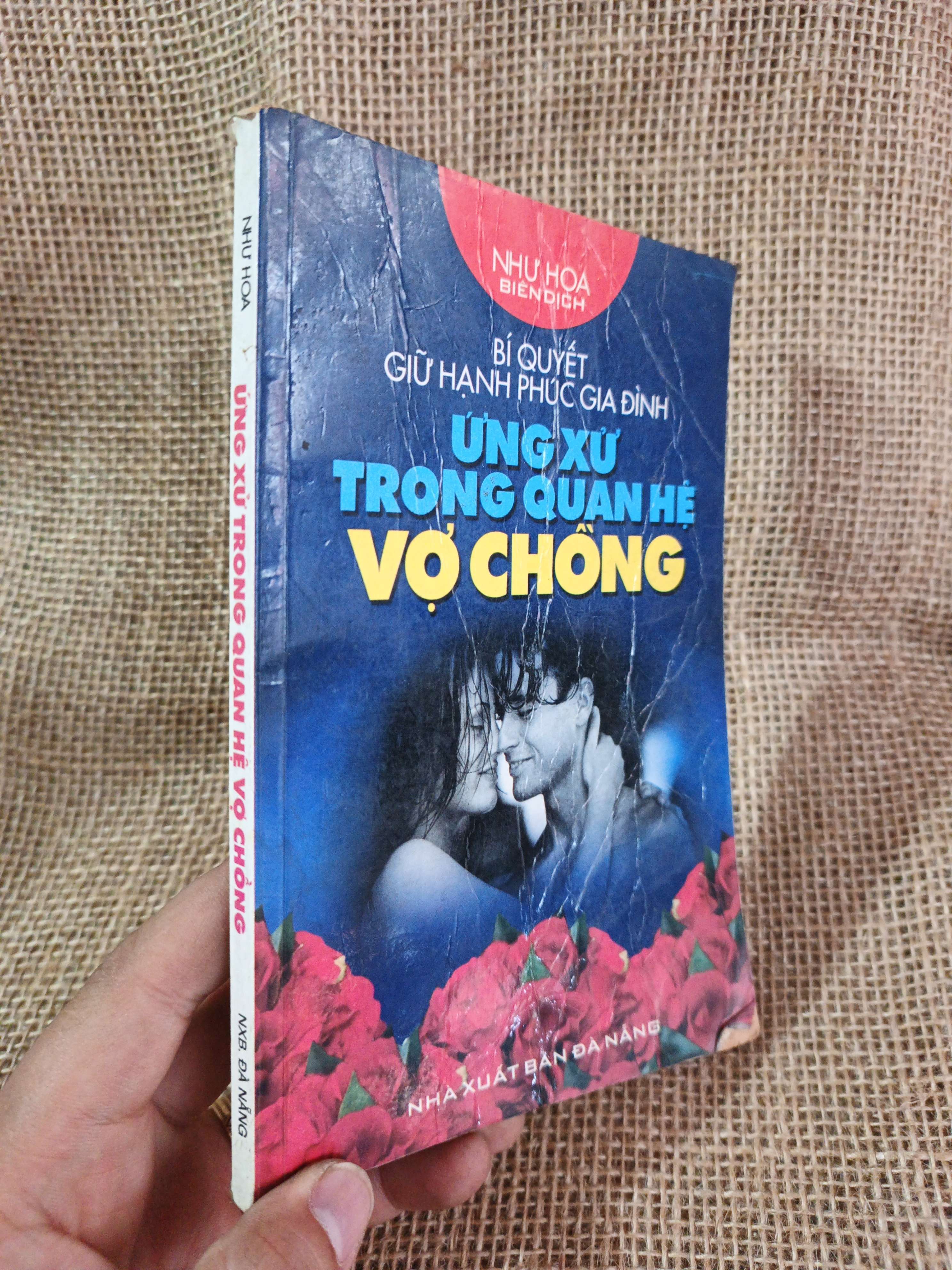 Ứng xử trong quan hệ vợ chồng 2002 mới 80% (Kỹ năng sống) HCM060526 (NSX)