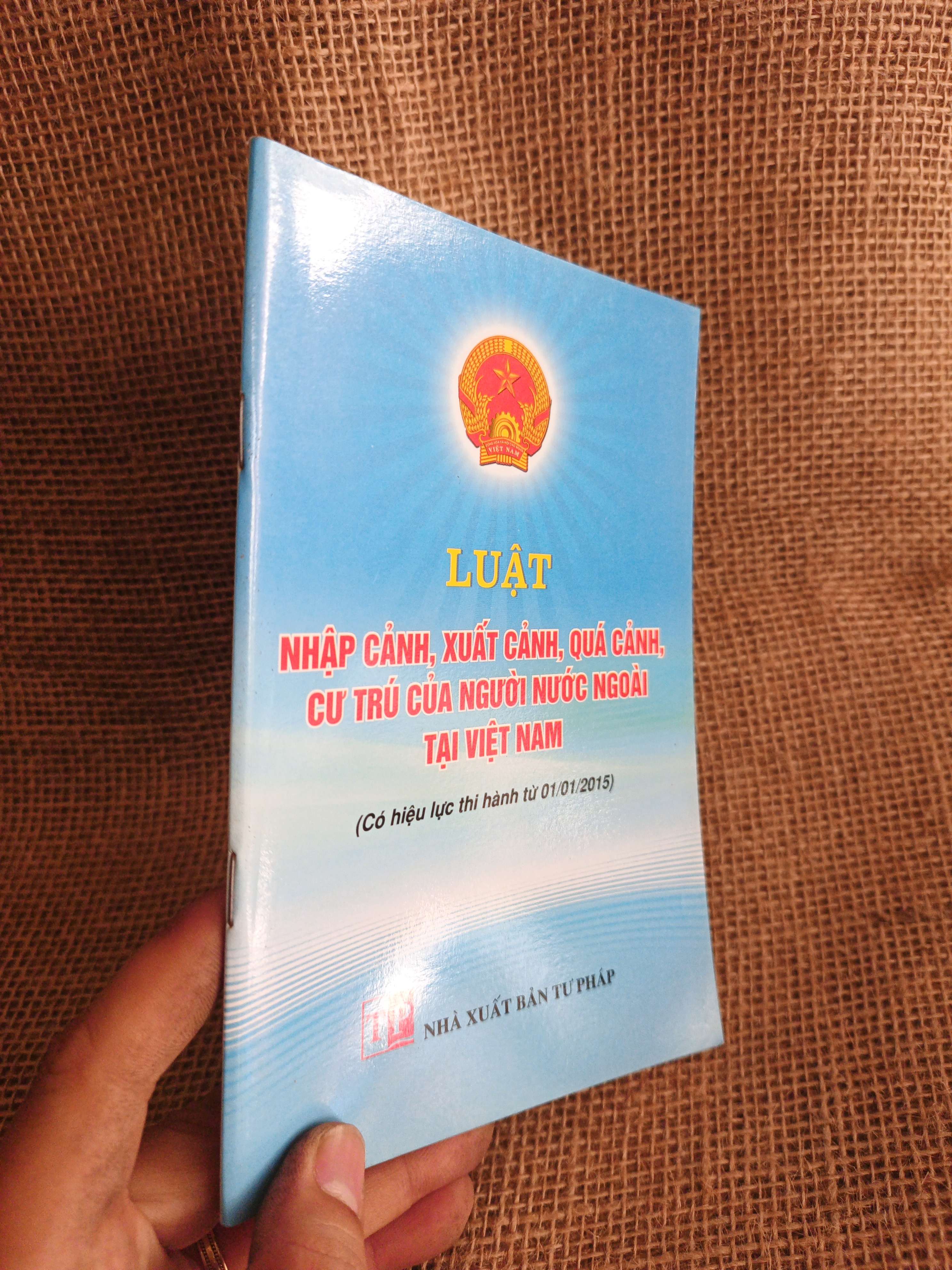 Luật nhập cảnh, xuất cảnh, quá cảnh, cư trú của người nước ngoài tại Việt Nam 2014 mới 90% (Sách chính trị - pháp lý) HCM060526 (NSX)