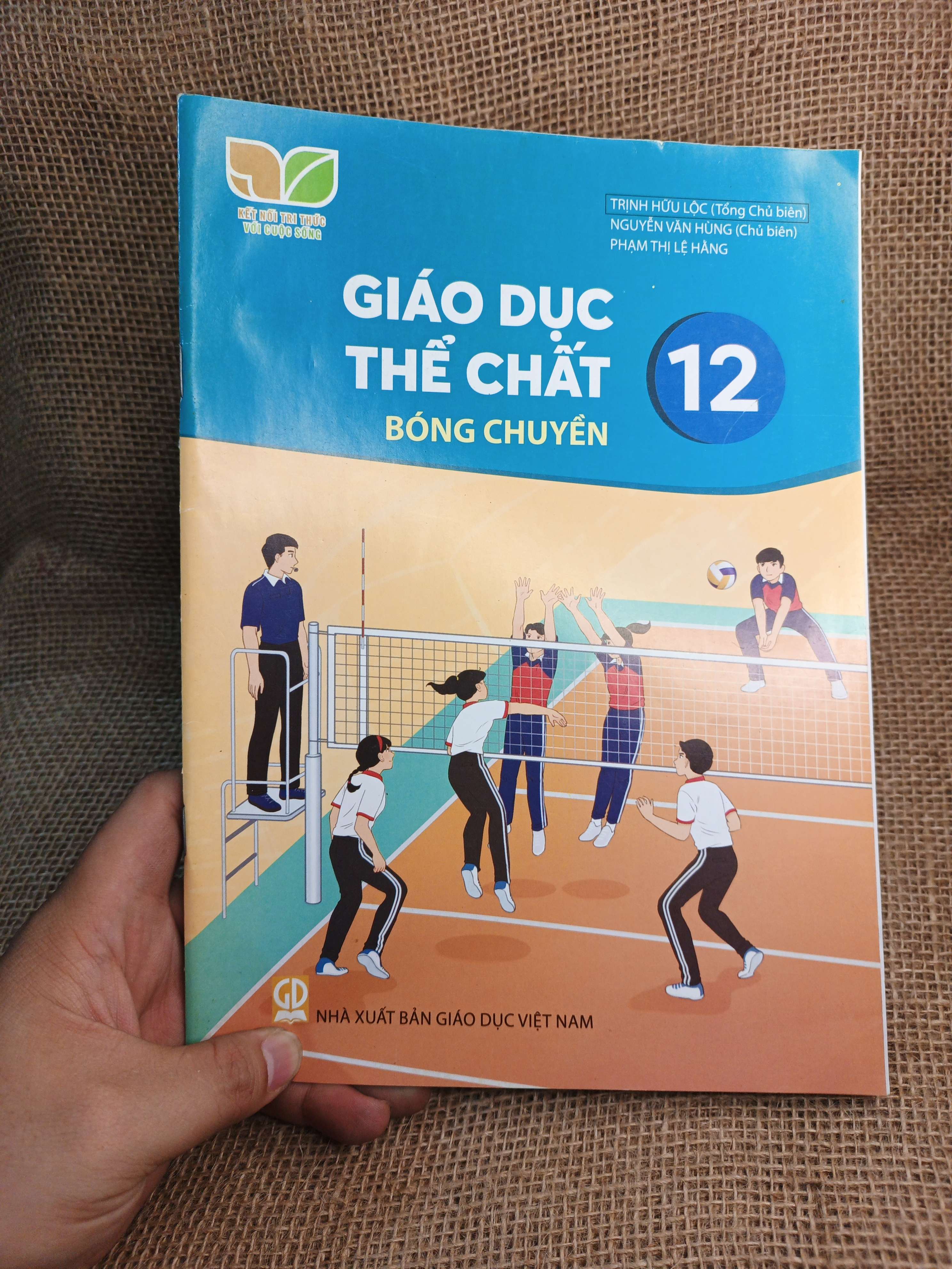 Giáo dục thể chất 12: Bóng chuyền 2024 mới 90% (Sách giáo khoa - giáo trình) HCM060526