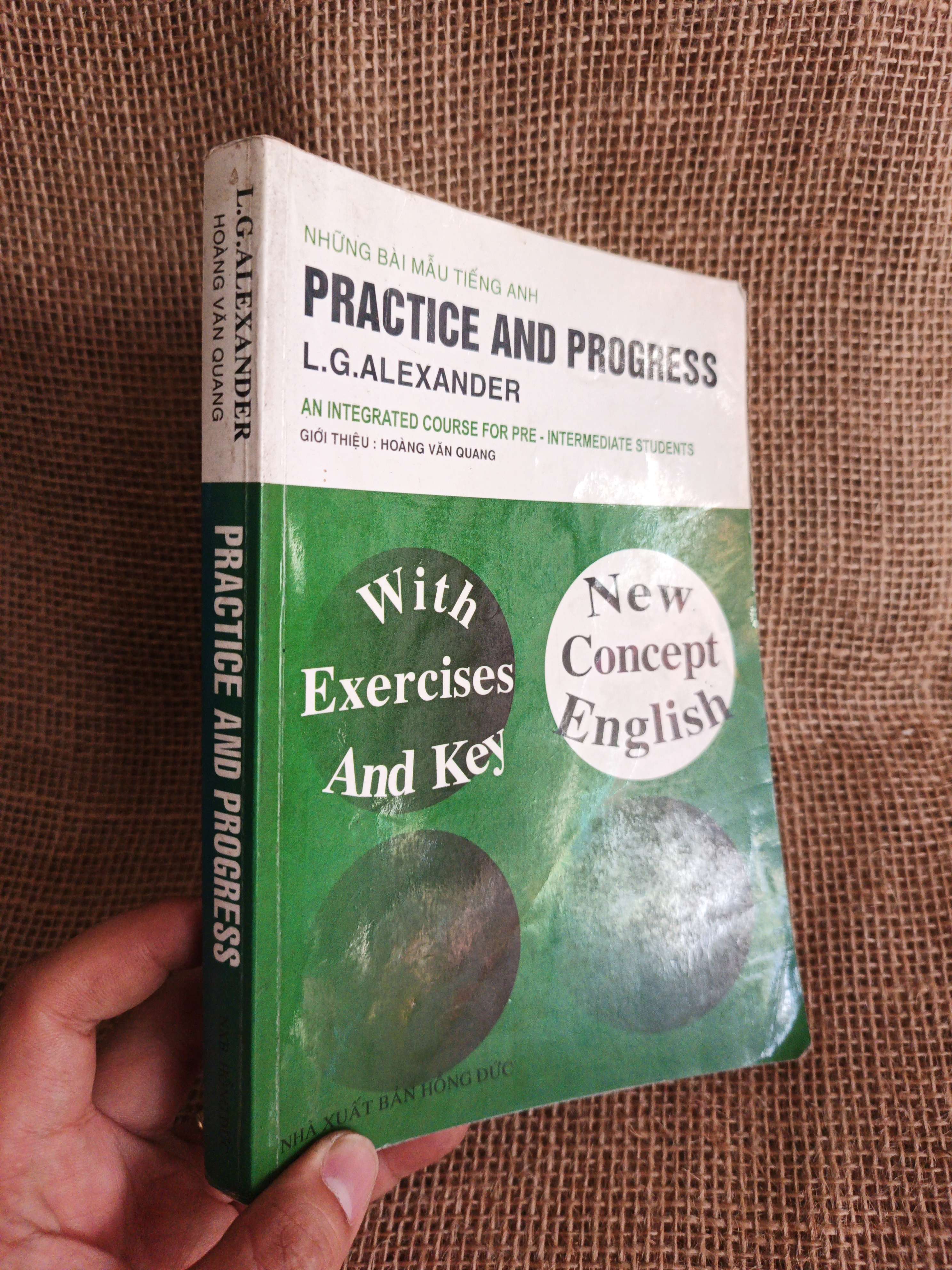 Những bài mẫu tiếng anh PRACTICE AND PROGRESS NEW CONCEPT ENGLISH - L.G.Alexander 2009 mới 80% (Sách tự học tiếng Anh) HCM060526