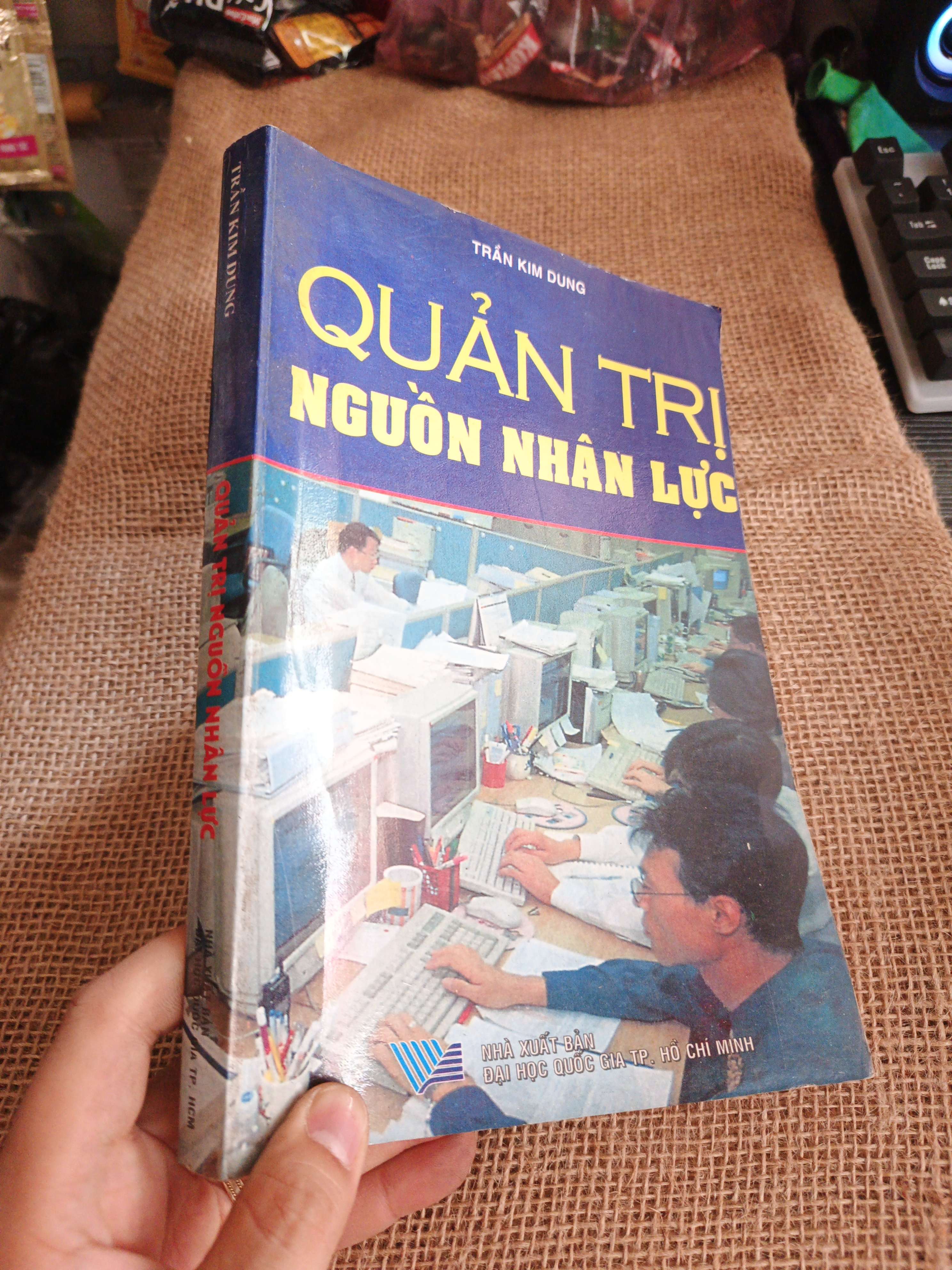 Quản trị nguồn nhân lực - Phạm Kim Dung 2000 mới 80% ố (Quản trị - lãnh đạo) HLSC060526