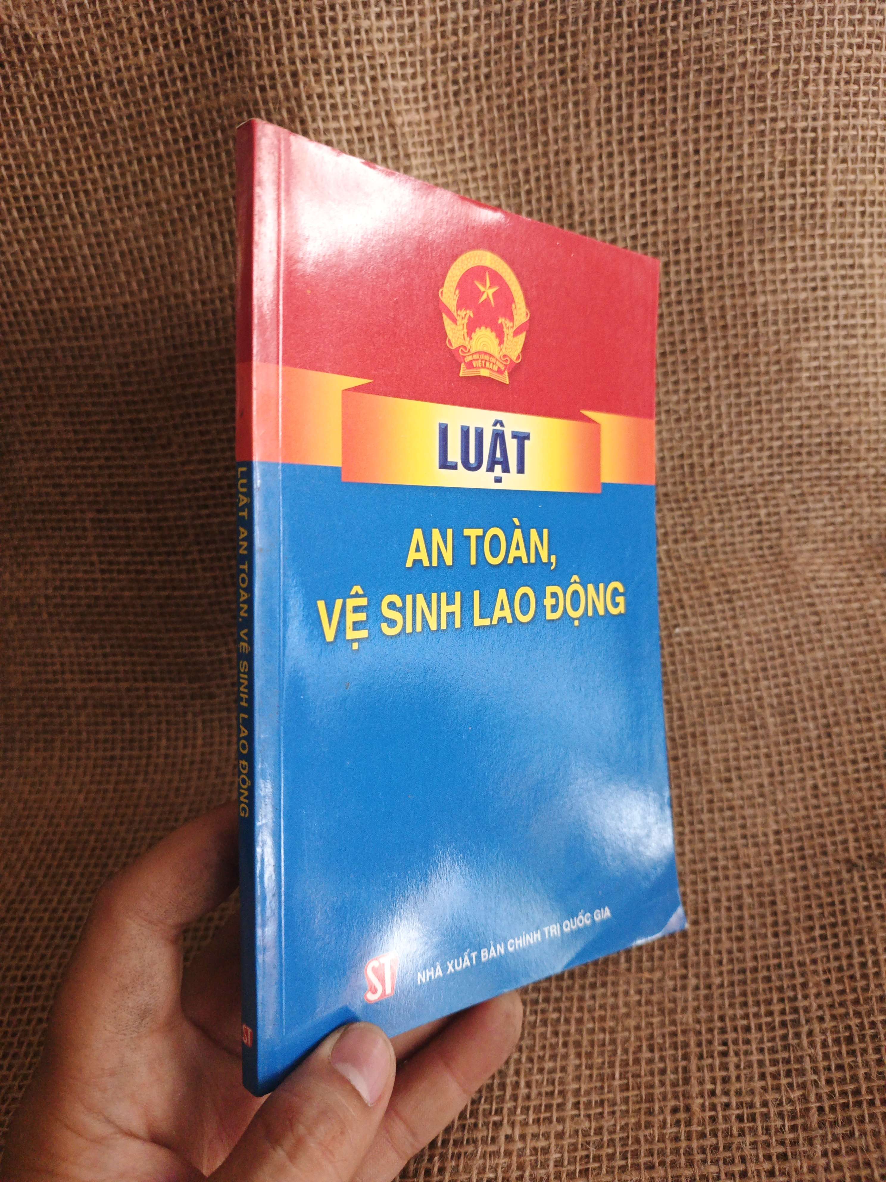 Luật an toàn, vệ sinh lao động 2015 mới 90% (Sách chính trị - pháp lý) HCM060526 (NSX)