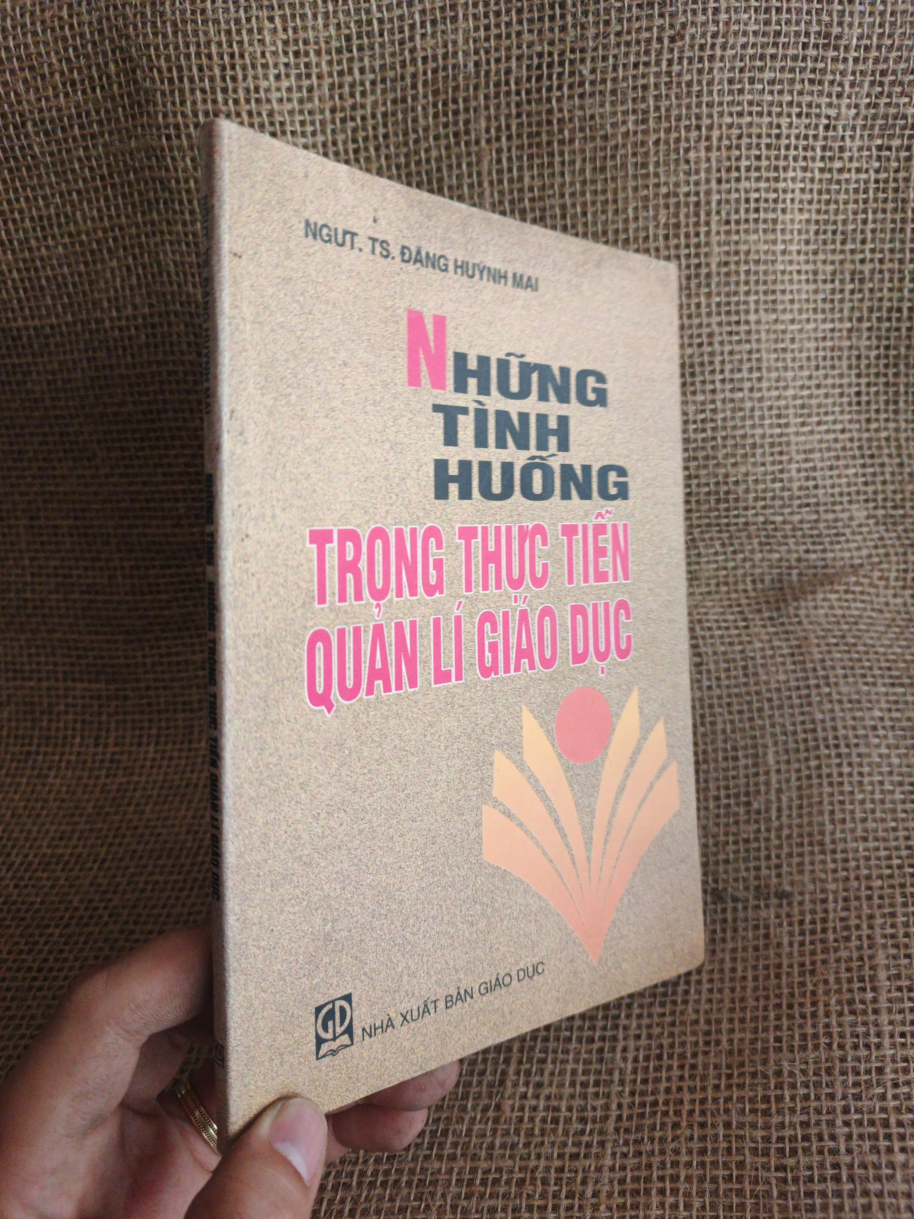 Những tình huống trong thực tiễn quản lí giáo dục - Đặng Huỳnh Mai 2008 mới 80% (Sách chuyên khảo, khảo cứu) HCM060526 (NSX)