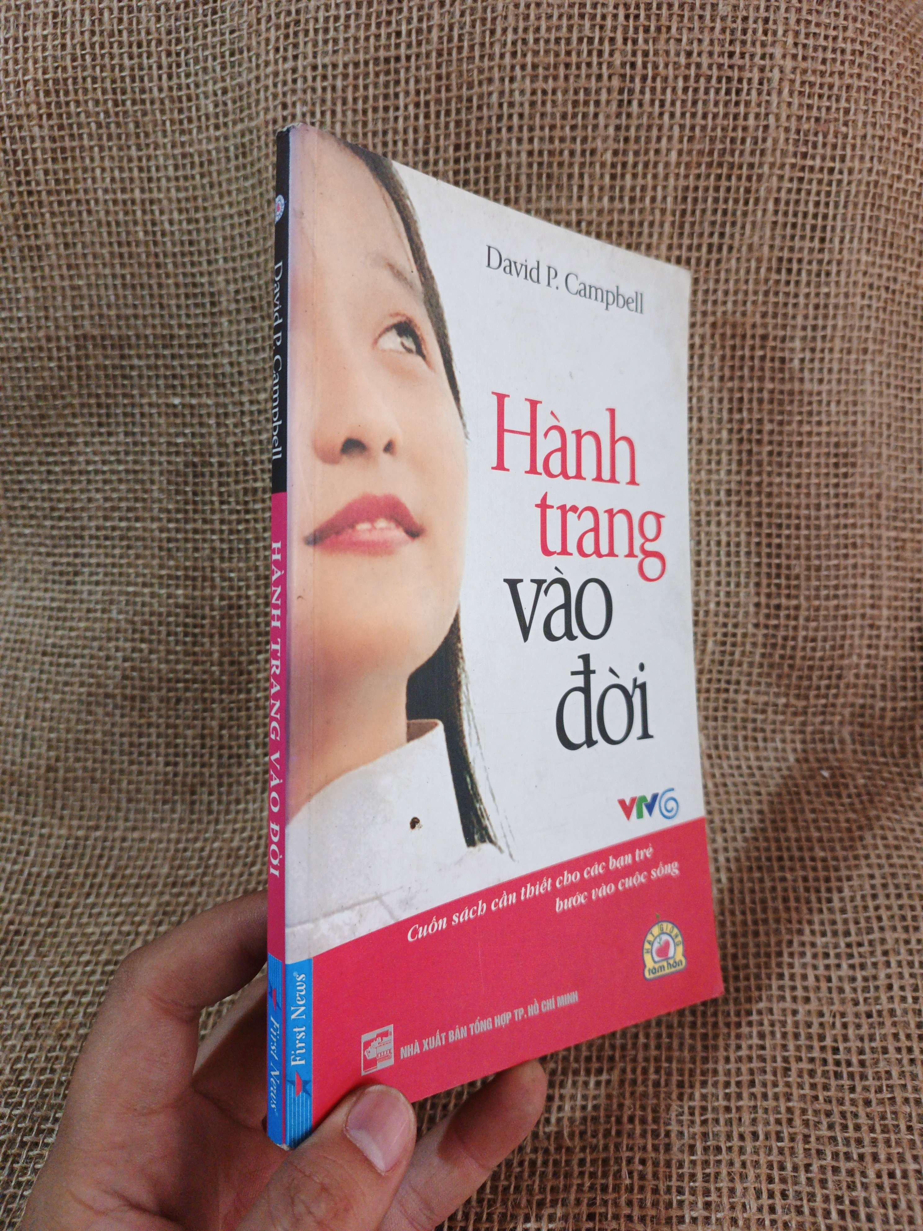 Hành trang vào đời 2013 mới 80% (Kỹ năng sống) HCM060526 (NSX)