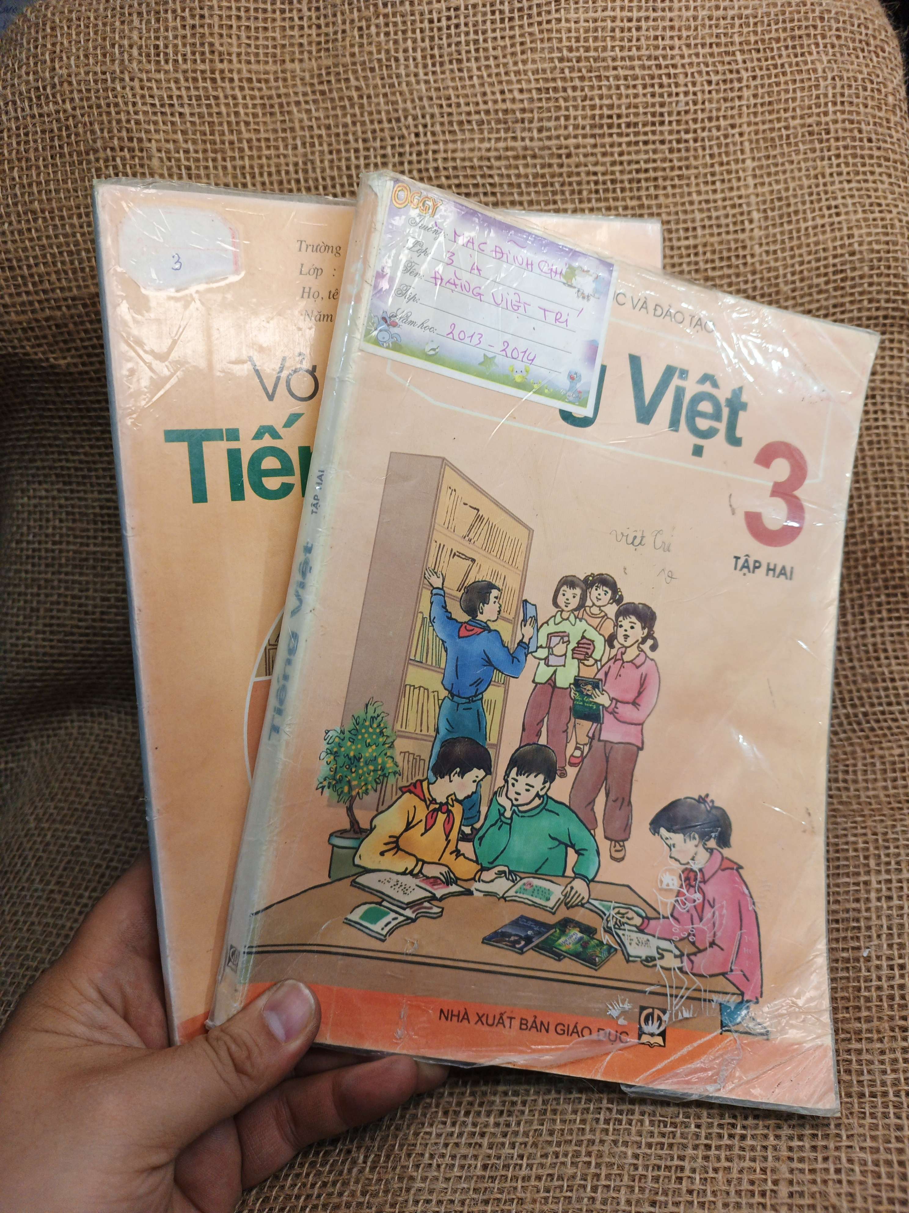 Combo Tiếng Việt và Vở bài tập Tiếng Việt 3 tập hai 2004 mới 80% (Sách giáo khoa - giáo trình) HCM060526