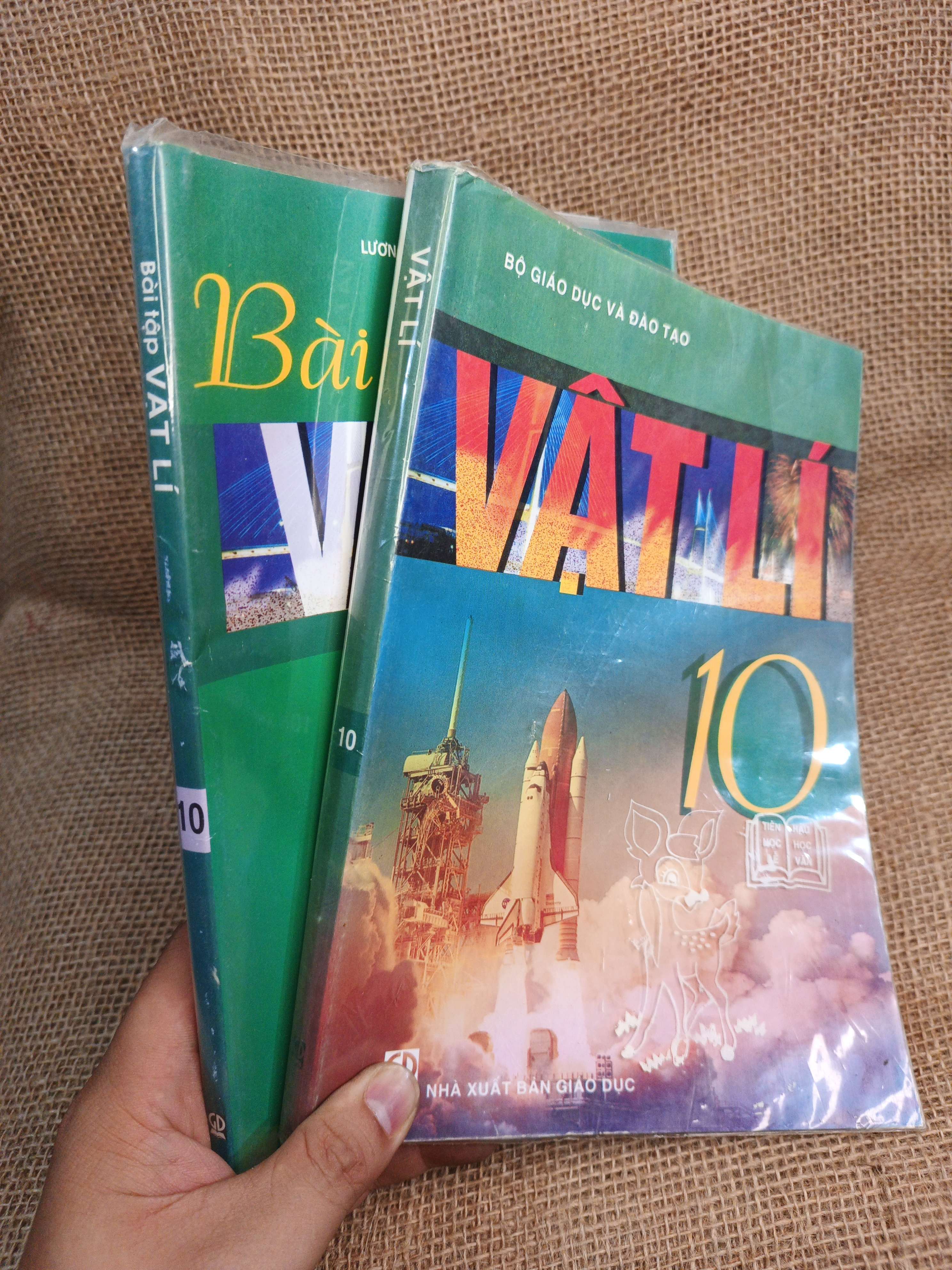 Combo Vật Lí và Bài tập Vật Lí 10 2008 mới 80% (Sách giáo khoa - giáo trình) HCM060526
