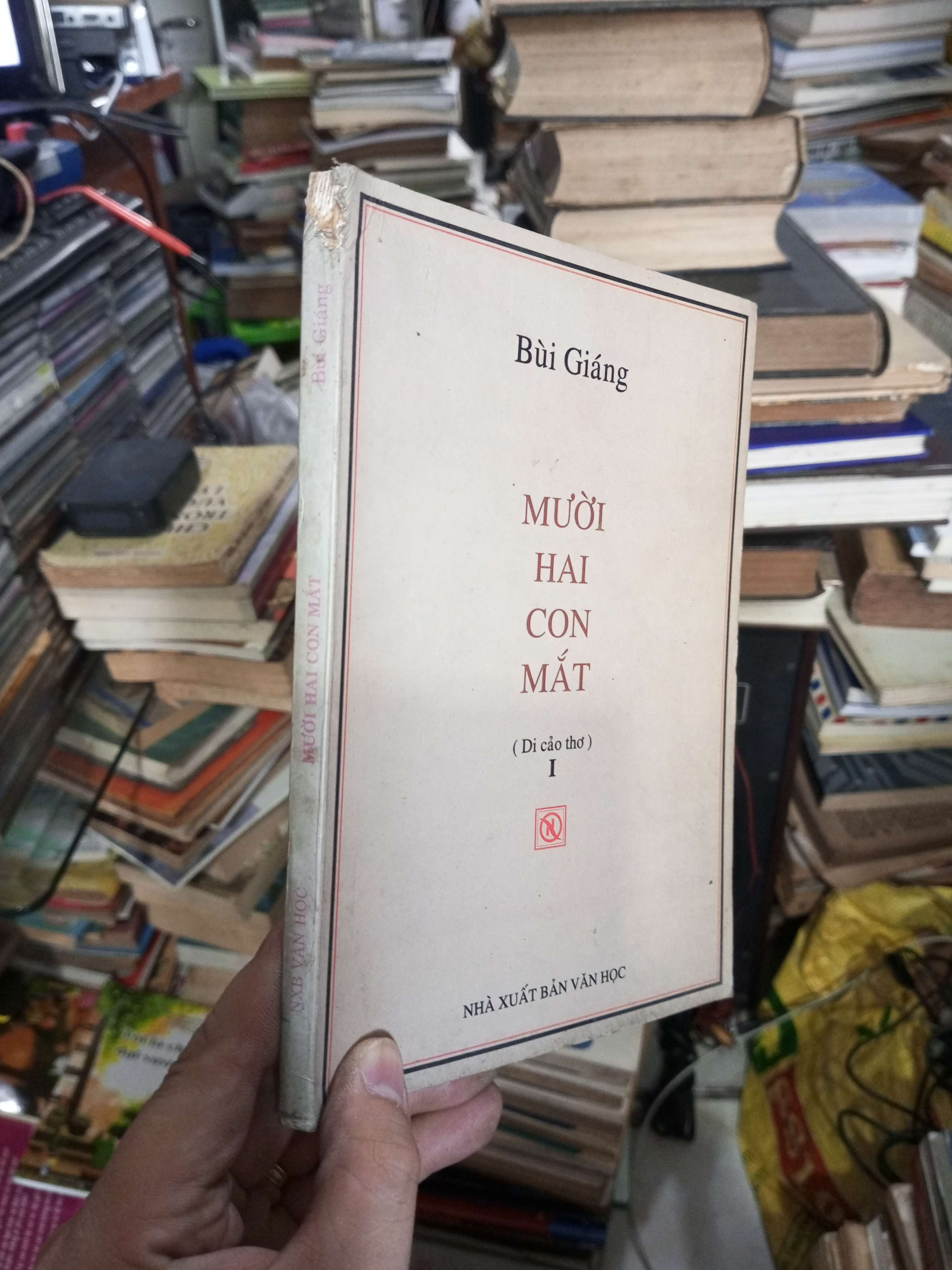 MƯỜI HAI CON MẮT Di cảo thơ 1 - Bùi Giáng 2001 (Sách văn học) KSX060526