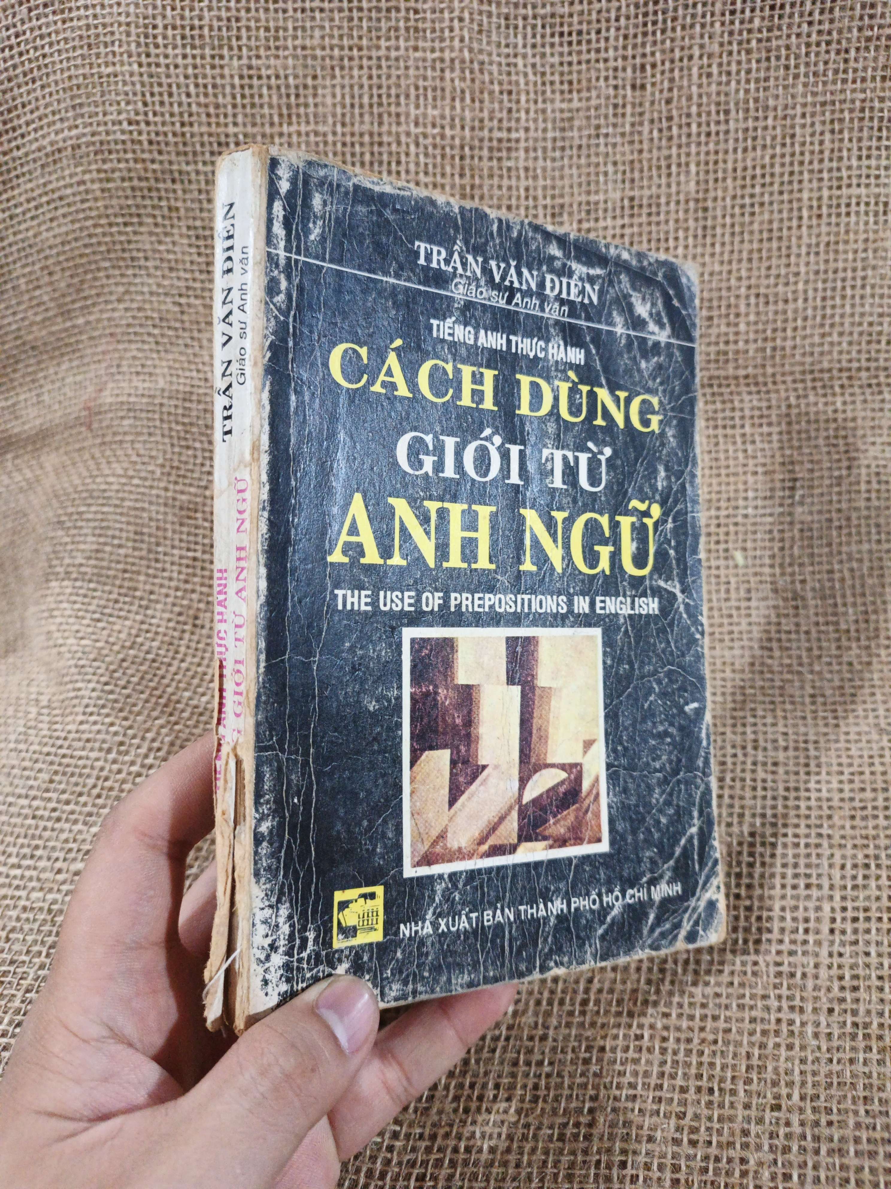 Cách dùng giới từ Anh ngữ - Trần Văn Điền mới 70% ố rách bìa (Sách tự học tiếng Anh) HCM060526