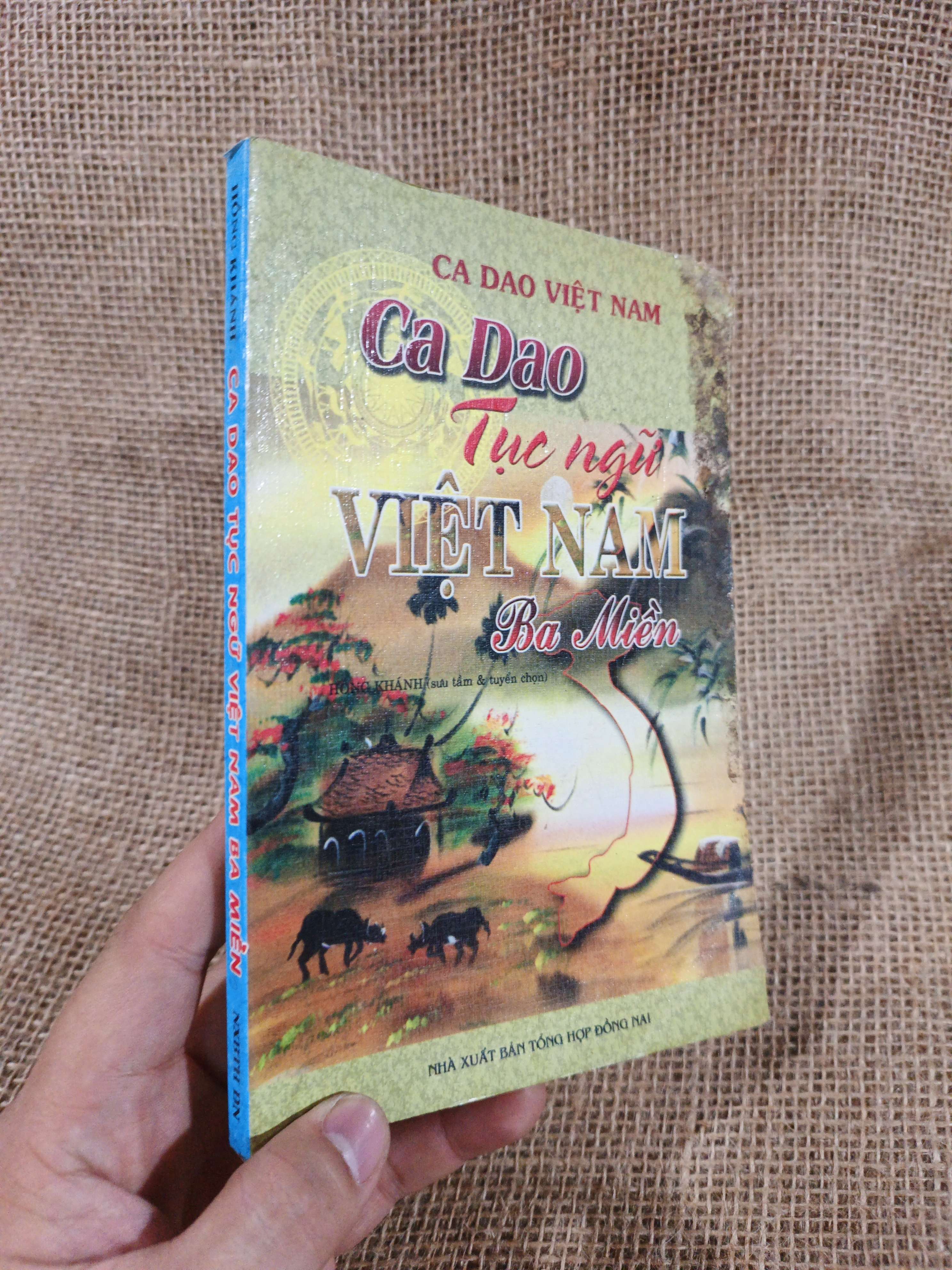 Ca Dao Tục ngữ Việt Nam Ba Miền 2003 mới 80% (Sách chuyên khảo, khảo cứu) HCM060526