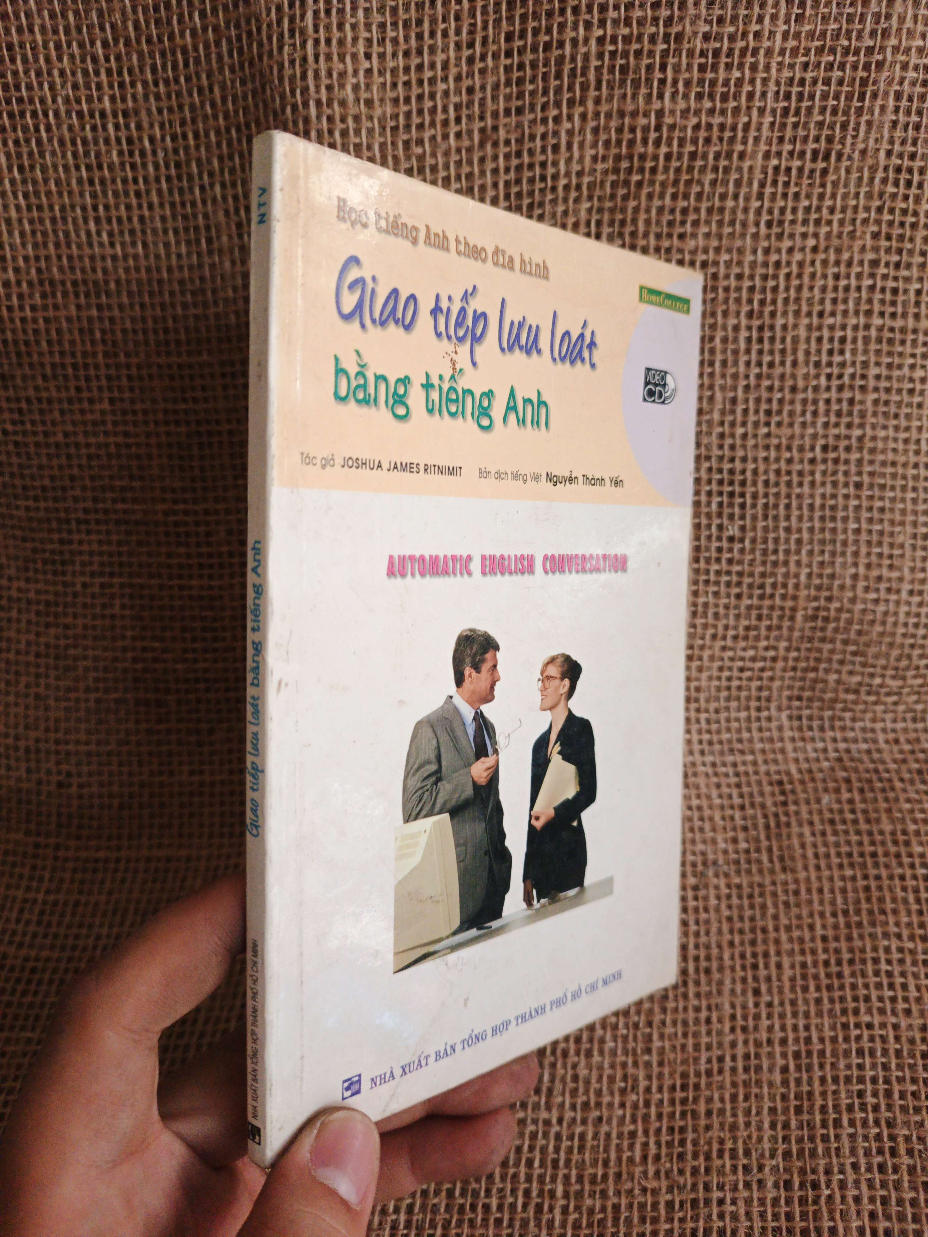 Giao tiếp lưu loát bằng Tiếng Anh 2006 mới 80% (Sách tự học tiếng Anh) HCM060526 (NSX)
