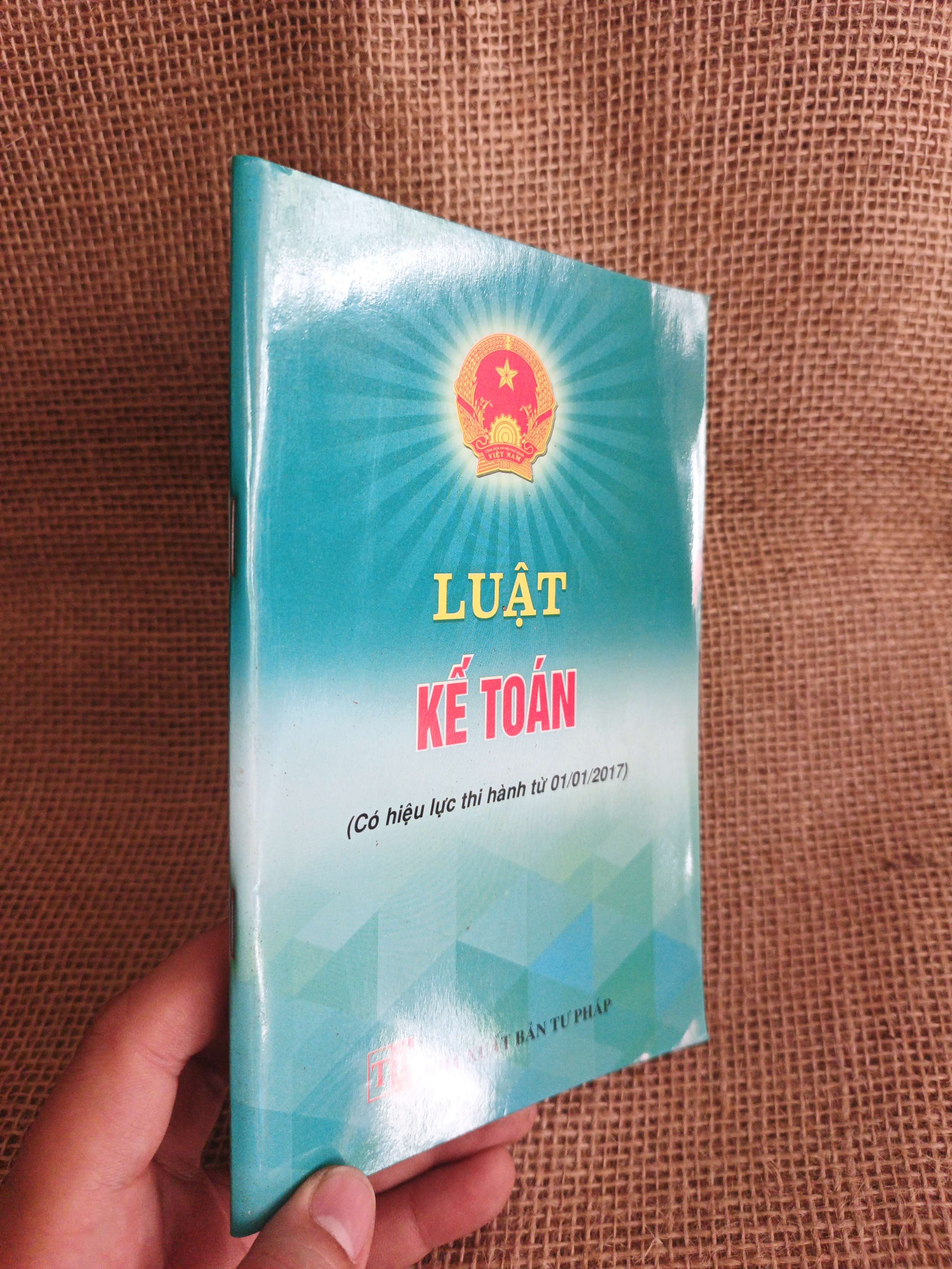 Luật kế toán 2016 mới 90% (Sách chính trị - pháp lý) HCM060526 (NSX)