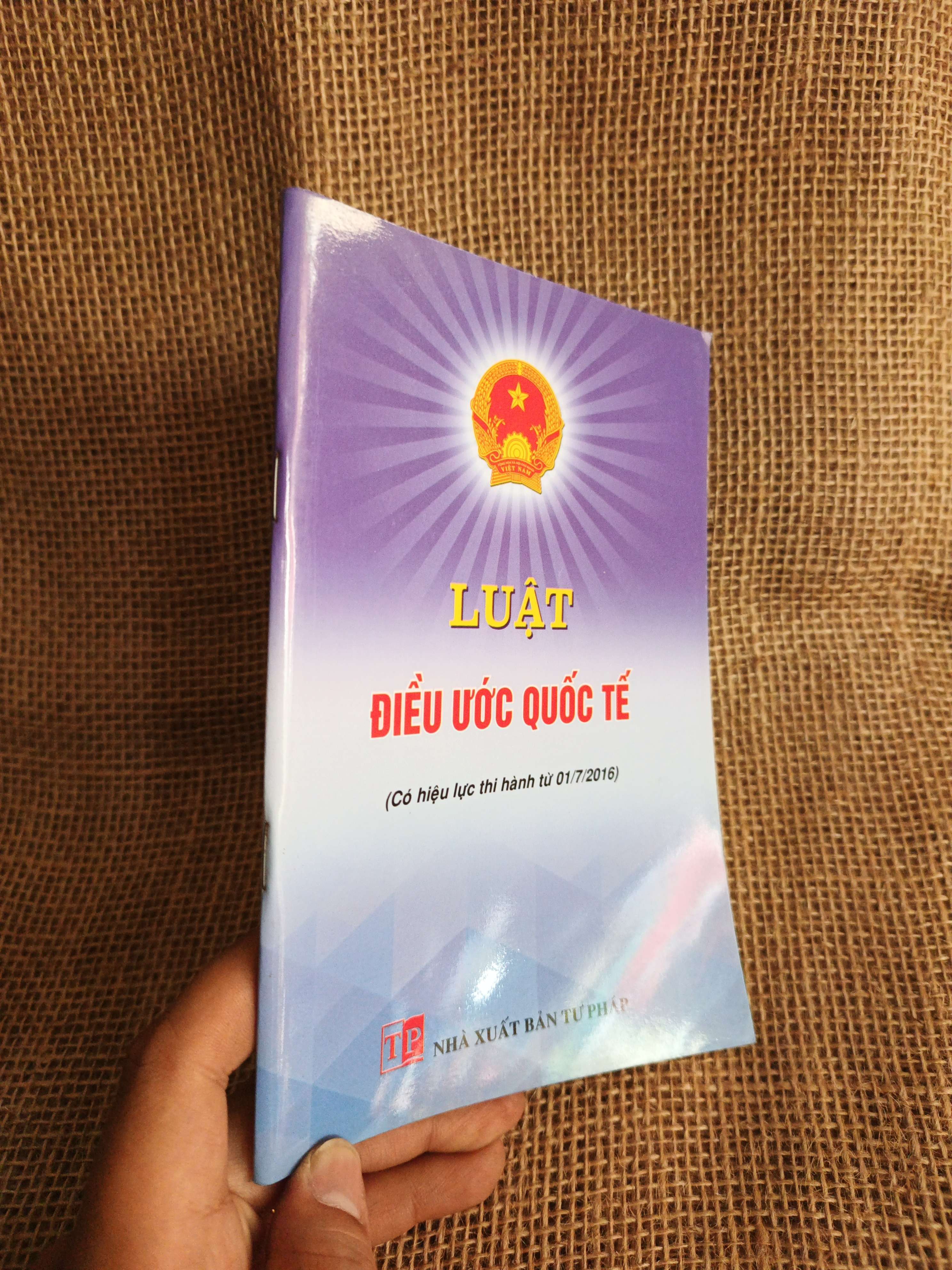 Luật điều ước quốc tế 2016 mới 90% (Sách chính trị - pháp lý) HCM060526 (NSX)