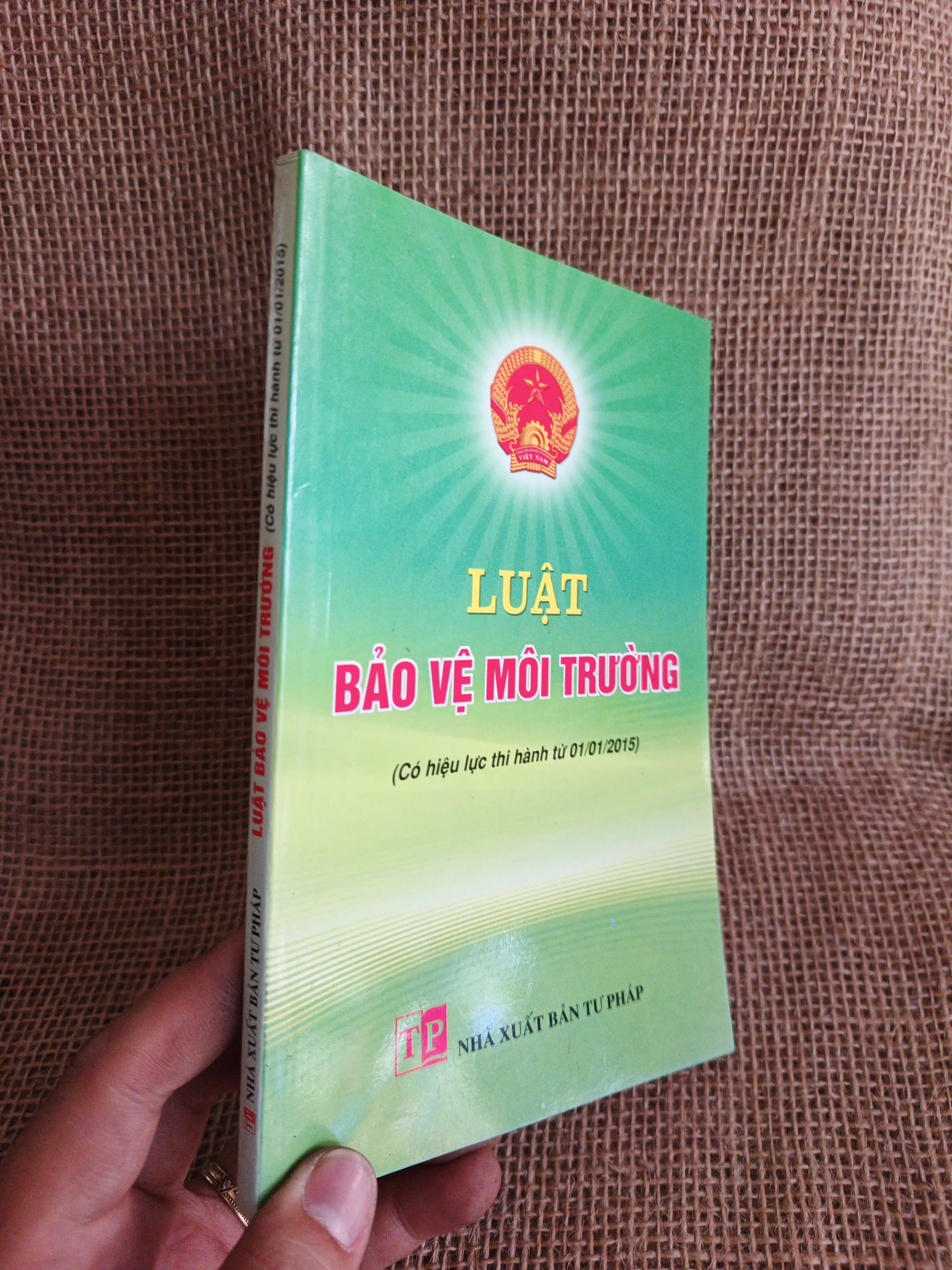Luật bảo vệ môi trường 2014 mới 90% (Sách chính trị - pháp lý) HCM060526 (NSX)