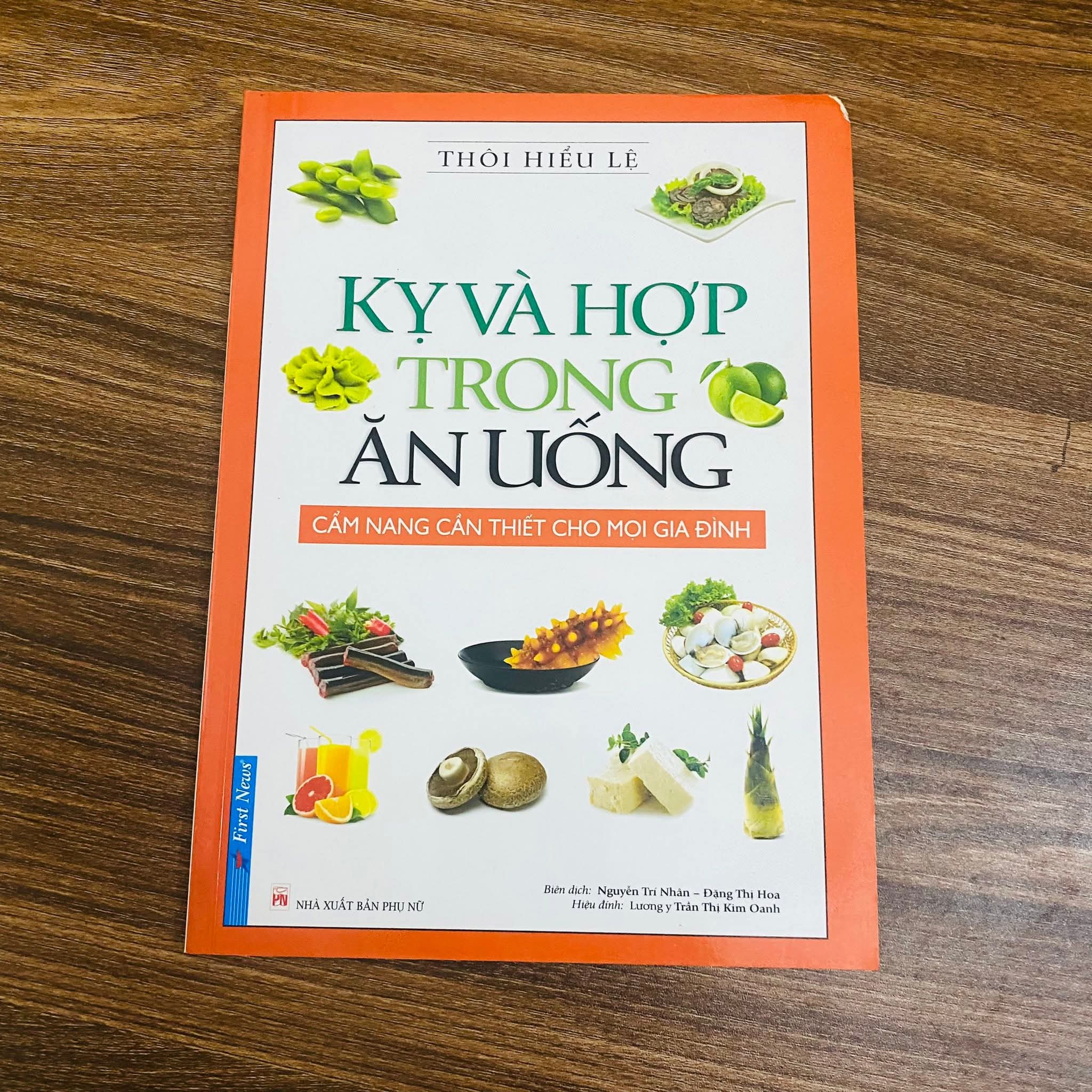 Kỵ và hợp trong ăn uống cẩm nang cần thiết cho mọi gia đình In màu đẹp - nxb 2016 - ẩm bìa sau đã khô (Sách Y học - Sức khỏe - Thể thao) NBHT060526