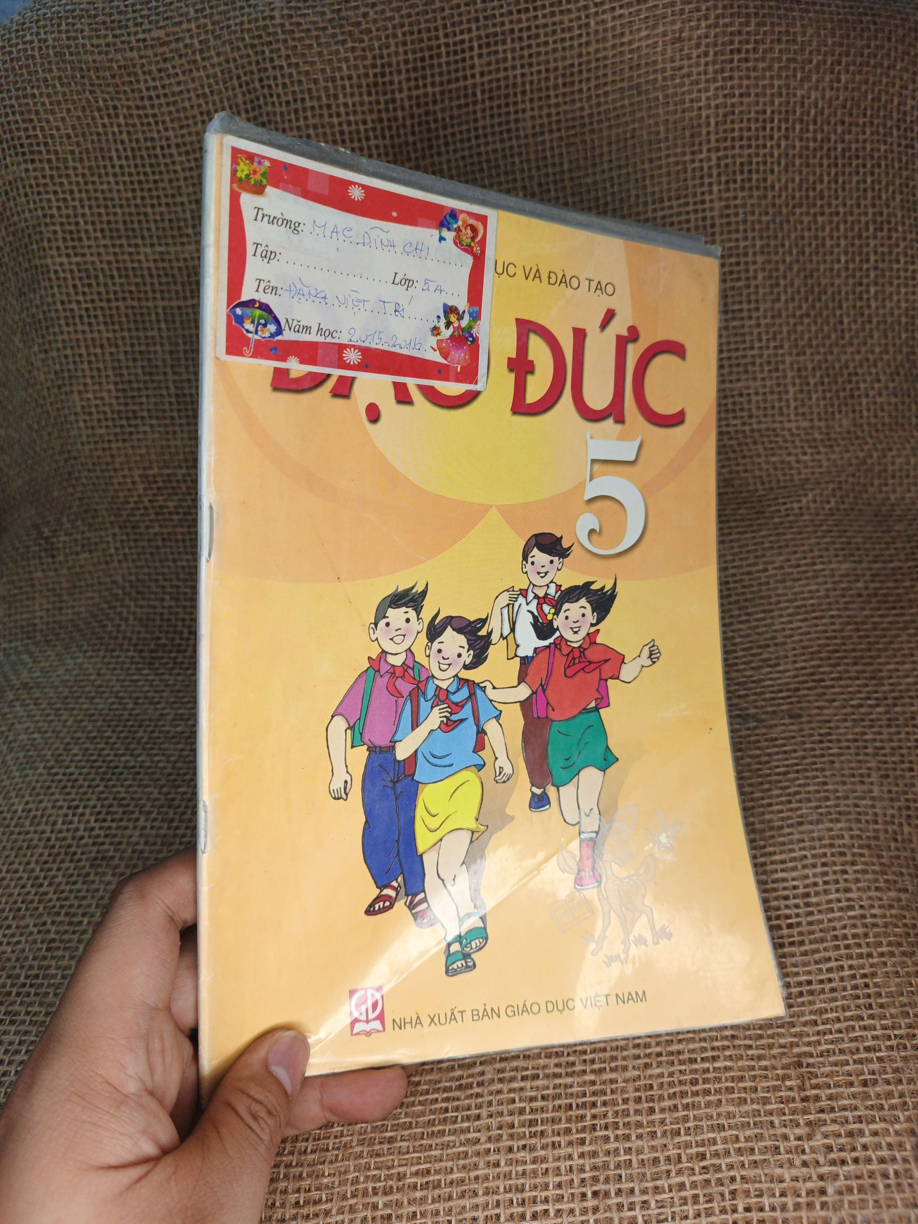 Đạo đức 5 2010 mới 80% (Sách giáo khoa - giáo trình) HCM060526