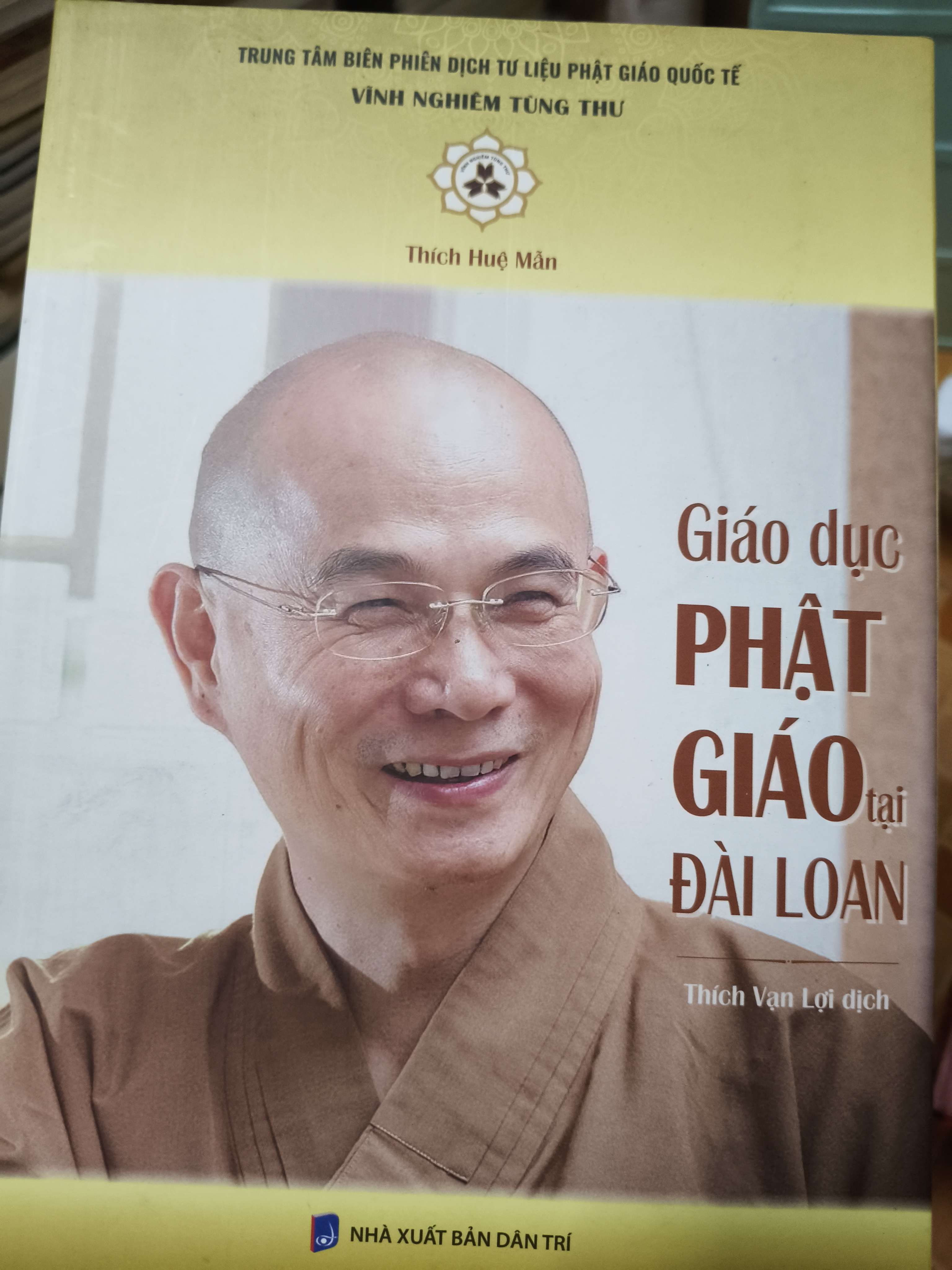 Giáo dục Phật giáo tại đài Loan - 606 trang (Phật giáo) ANTQ060526