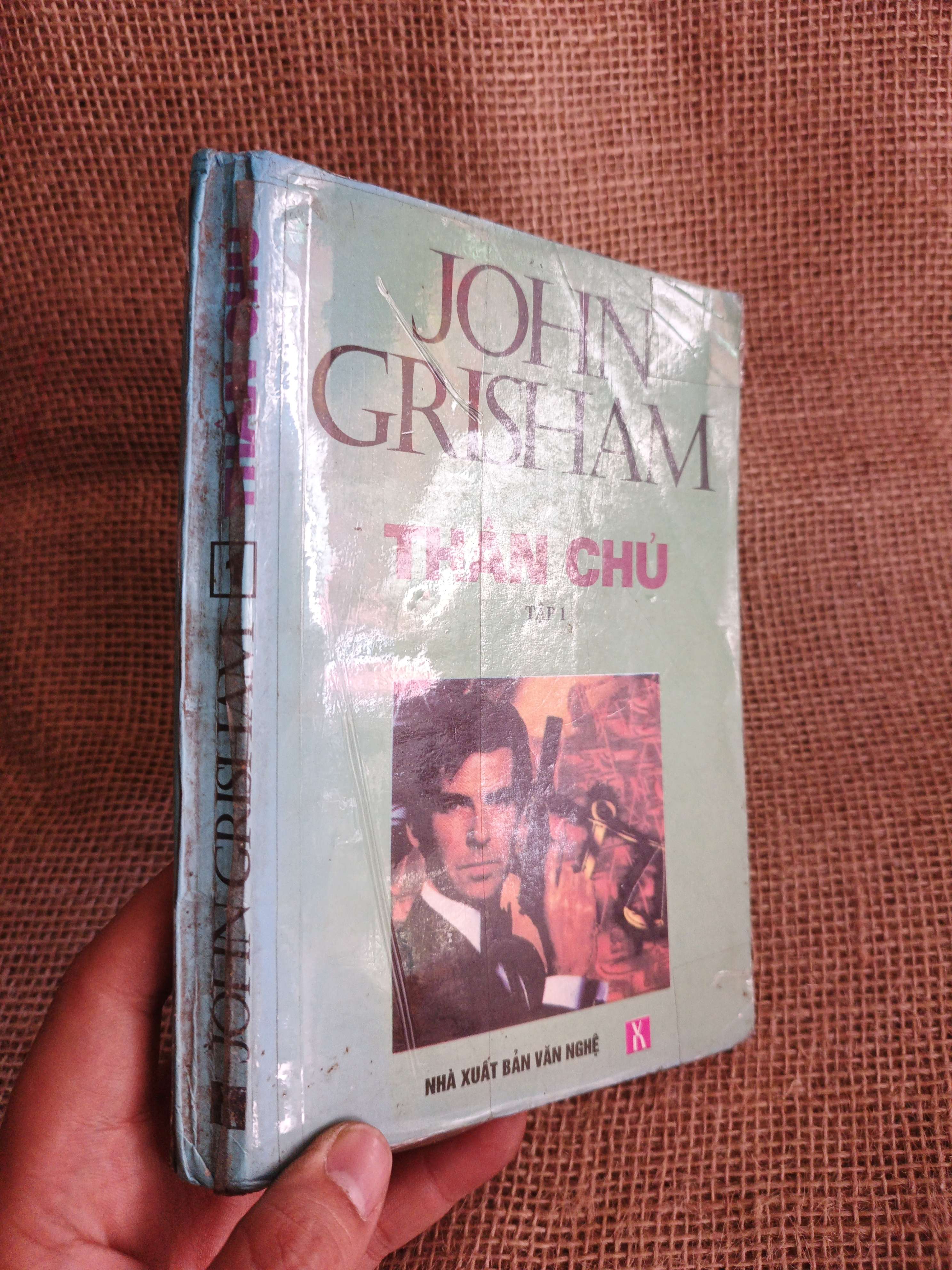 Thân chủ 1 - John Grisham 1998 mới 80% (Sách văn học) HLSC060526 (NSX)