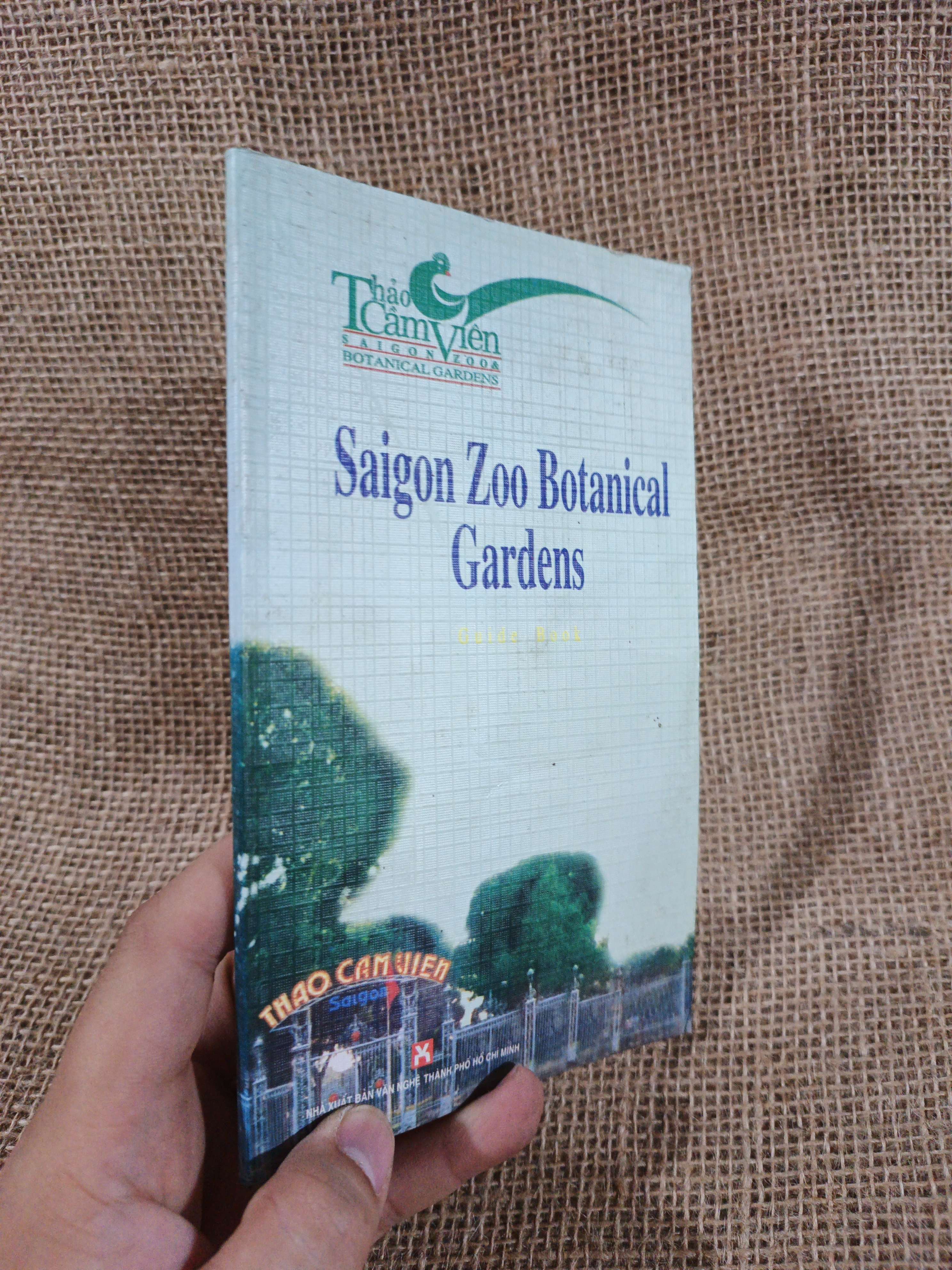 Saigon Zoo Botanical Gardens 2003 mới 90% (Sách ngoại) HCM060526 (NSX)