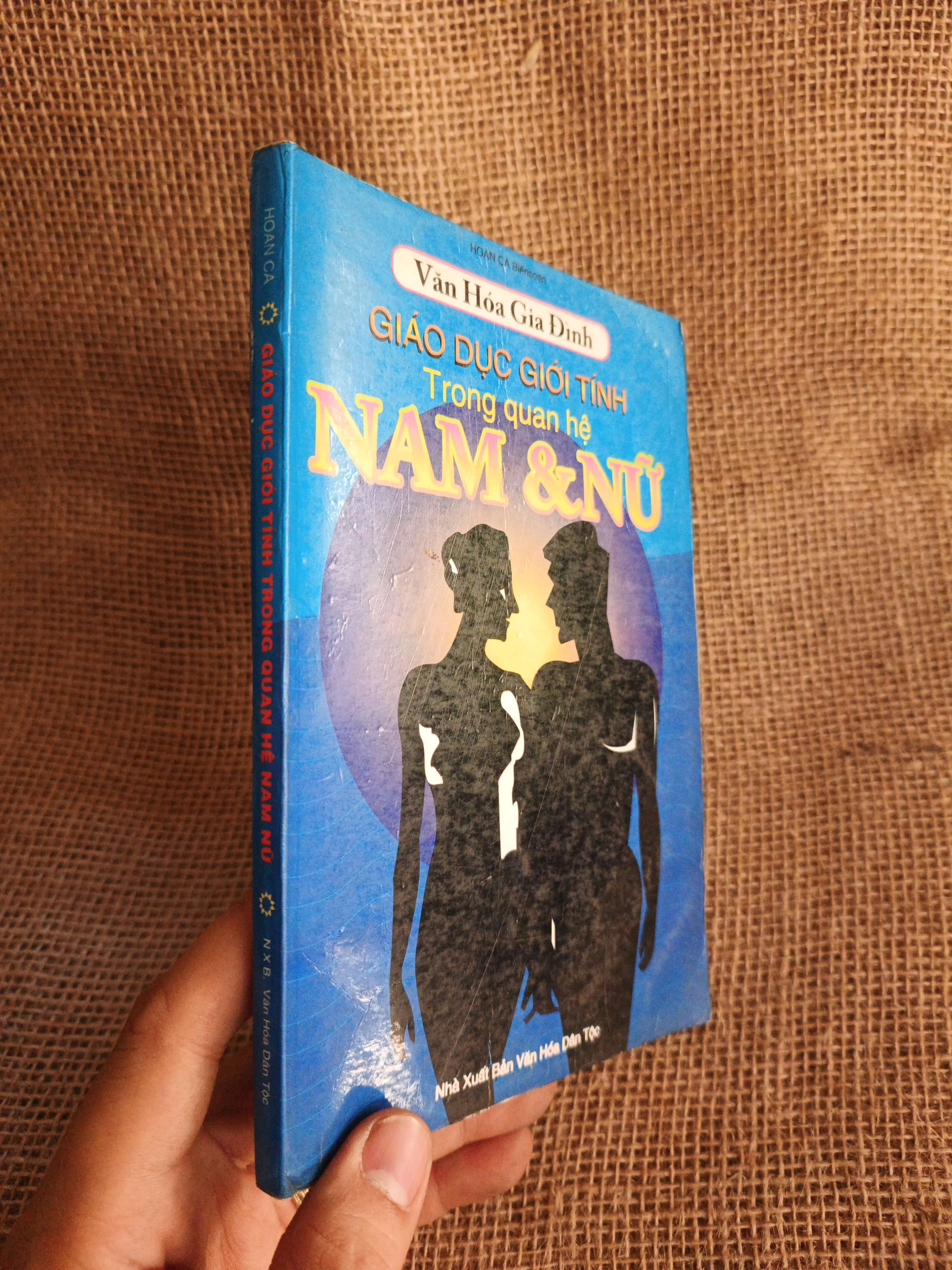 Giáo dục giới tính trong quan hệ Nam & Nữ 1998 mới 80% ố (Sách tâm lý học - giới tính) HCM060526